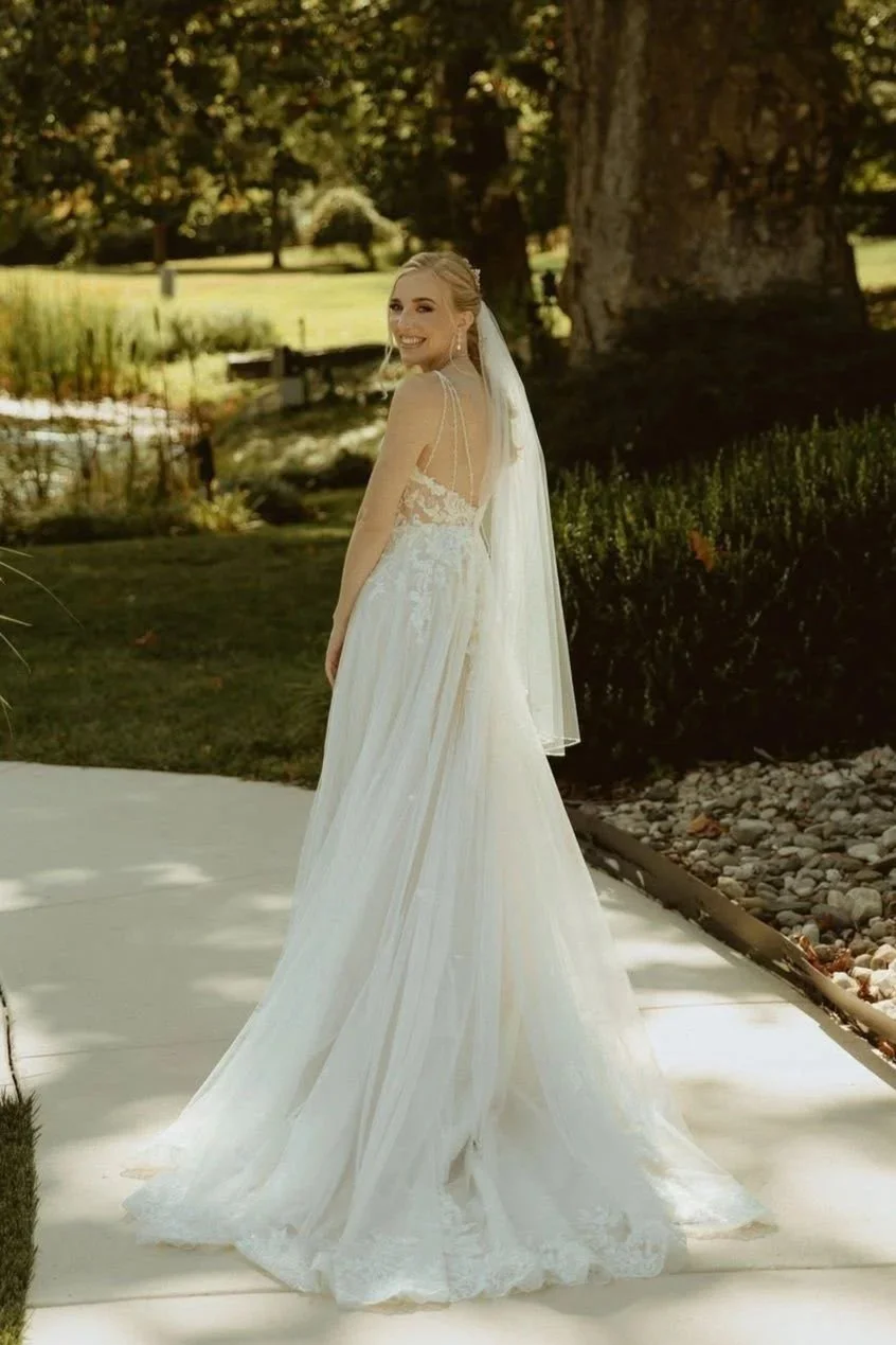 bride+looking+back.jpg