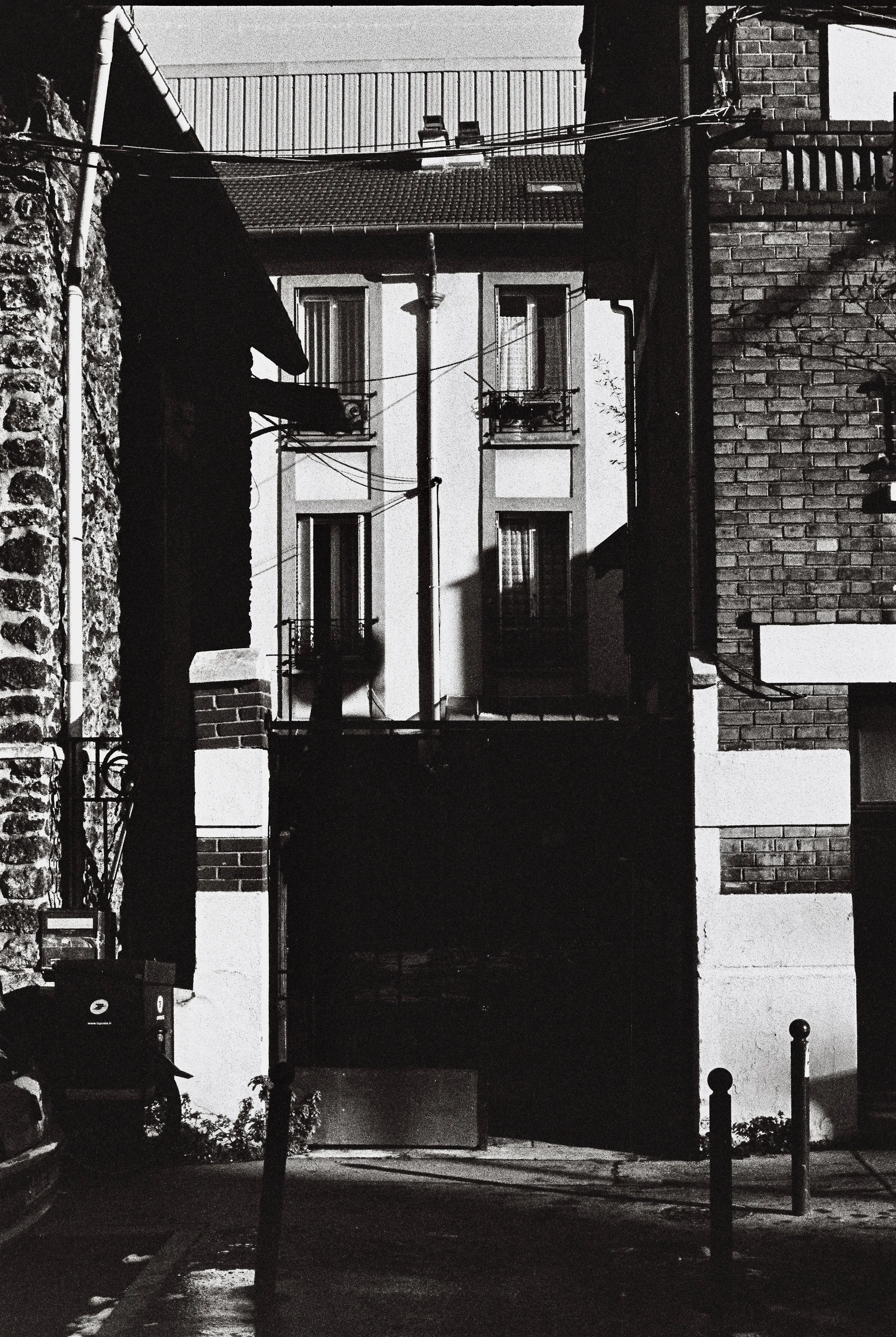 Parisian Shadow's