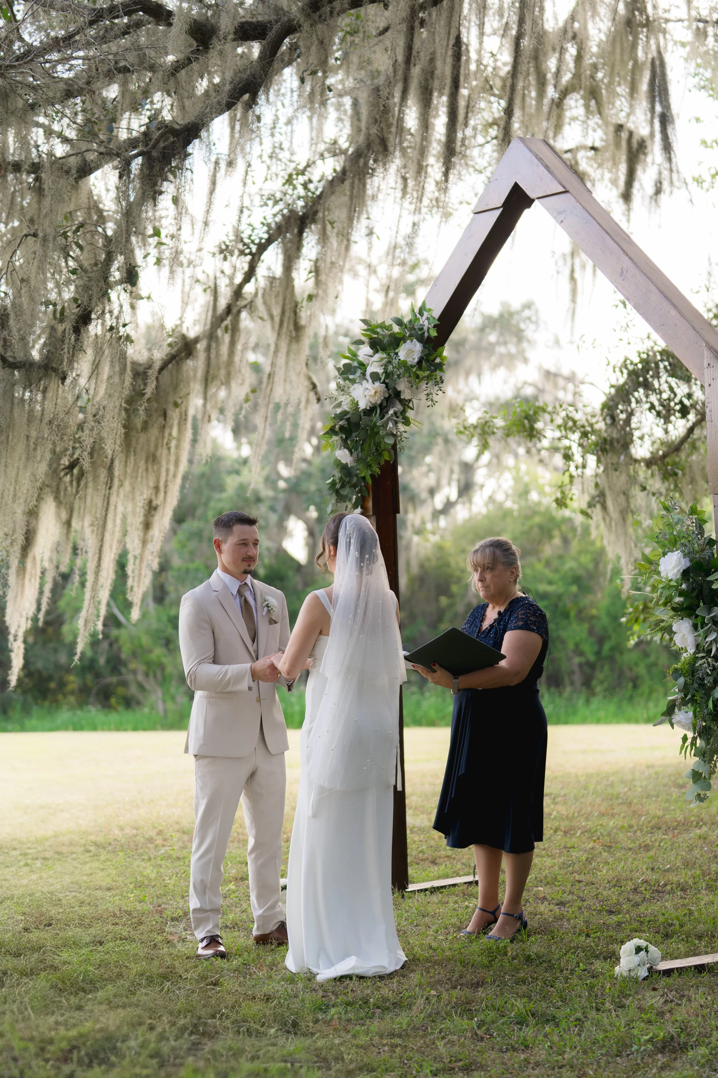 Outdoor Wedding at Stonewood Events in Alachua, Florida captured by Florida Documentary Wedding Photographer Catherine Skelly