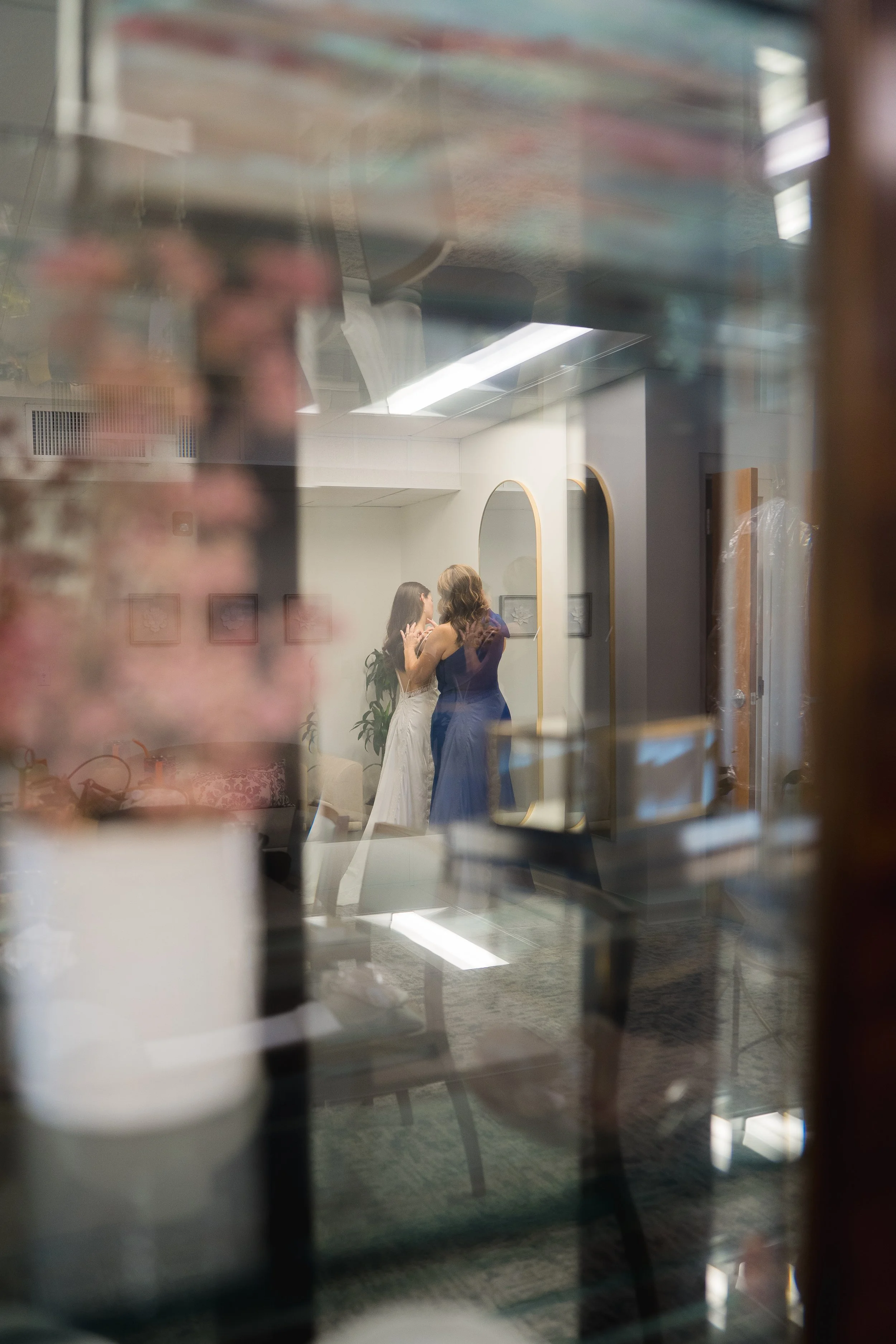 Bridal Suite at First Presbyterian Church in Orlando captured by Florida Documentary Photographer Catherine Skelly