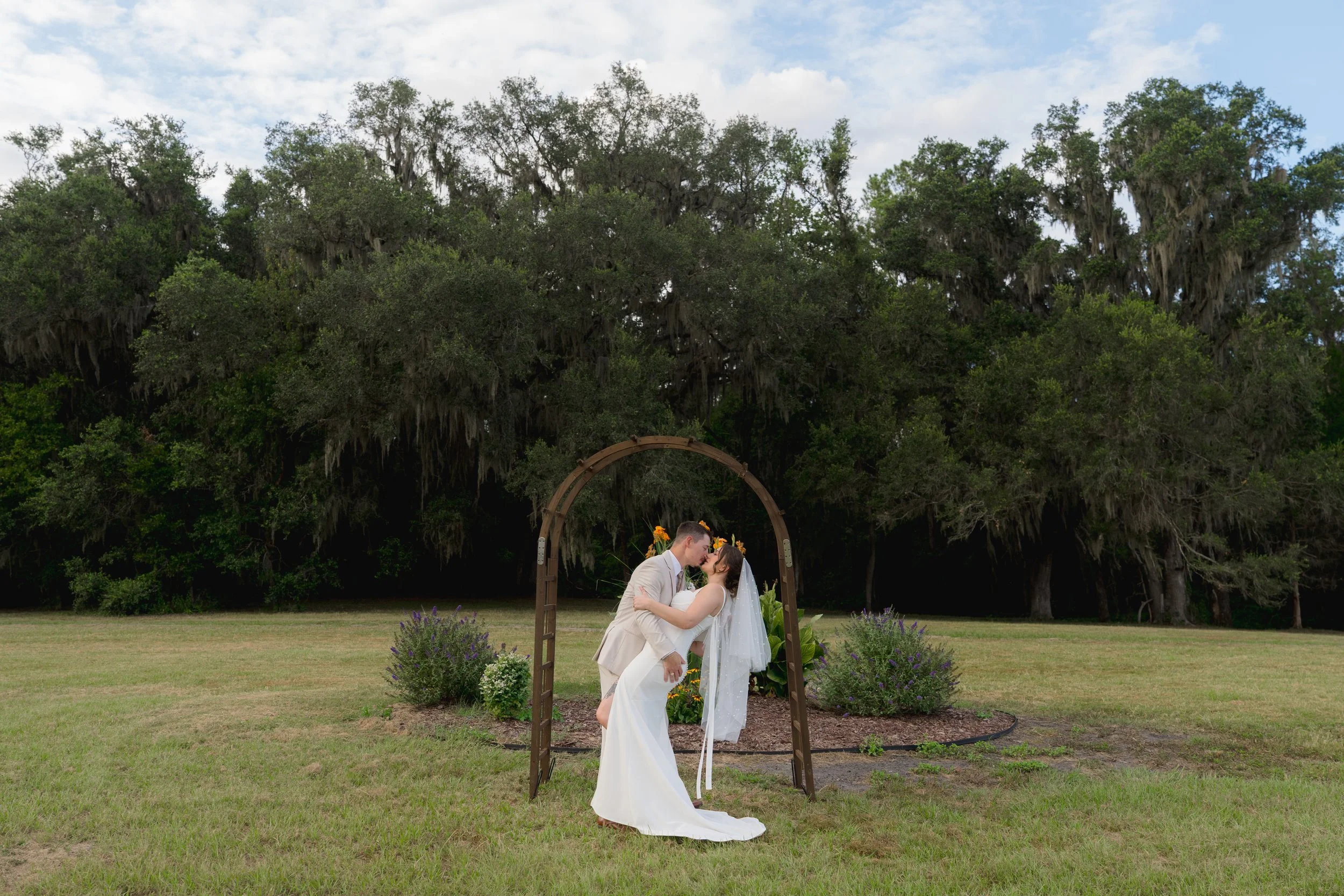 Outdoor Wedding at Stonewood Events in Alachua, Florida captured by Florida Documentary Wedding Photographer Catherine Skelly