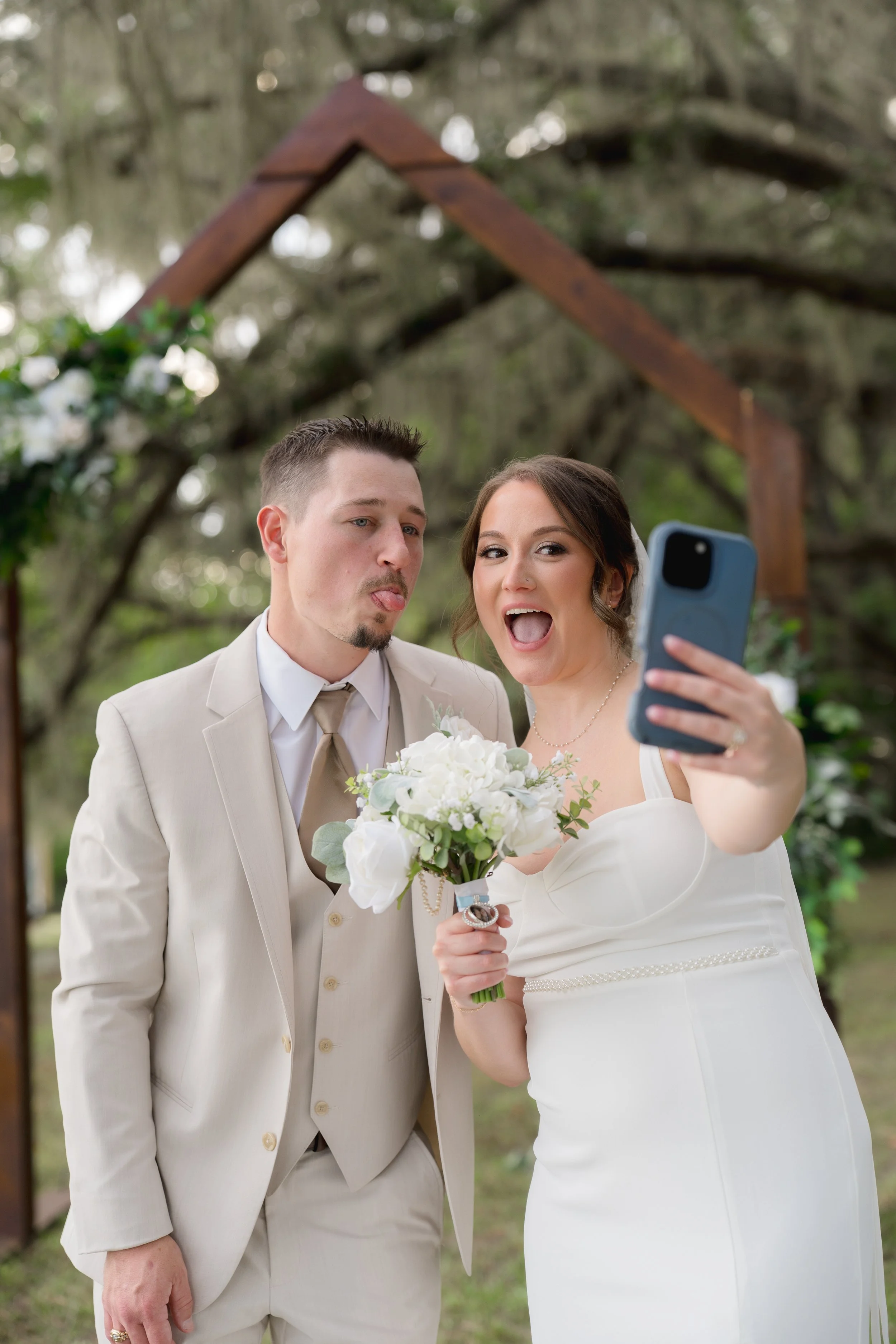 Outdoor Wedding at Stonewood Events in Alachua, Florida captured by Florida Documentary Wedding Photographer Catherine Skelly