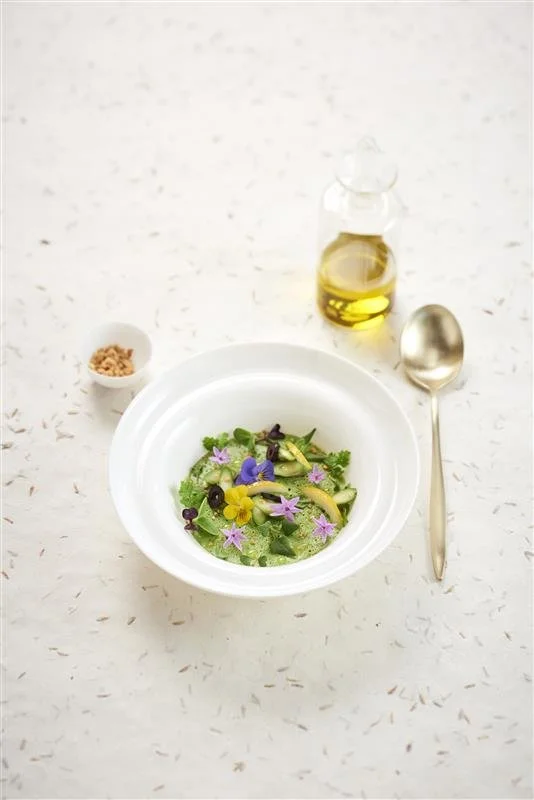Emulsion verte, végétaux en suspension, olive-citron-cacahuètes