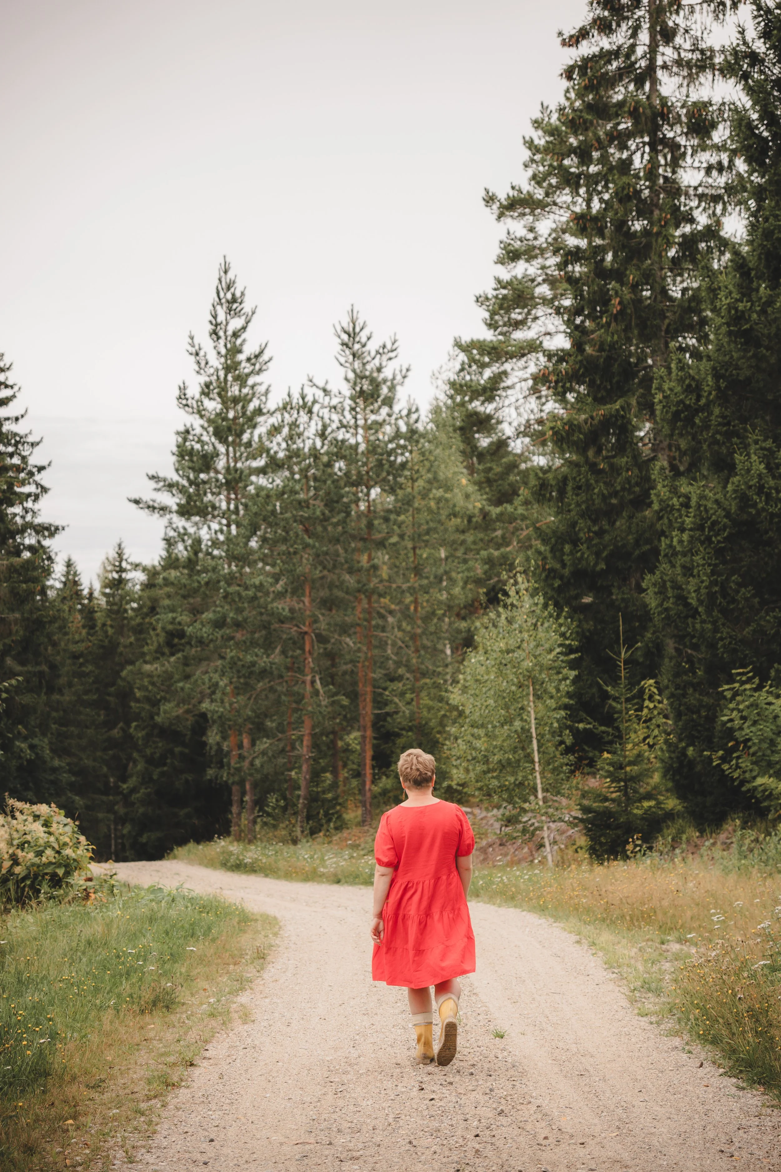 Luovat menetelmät hyvinvoinnissa, hyvinvoinnin tukeminen, stressin hallinta, uupumus, työhyvinvointivalmennus, tyhy-päivän ohjelma, työhyvinvointipäivä, kehorentoutus, luova työpaja, Työstressin lievittäminen, tiimin hyvinvointipäivä, hyvinvointi