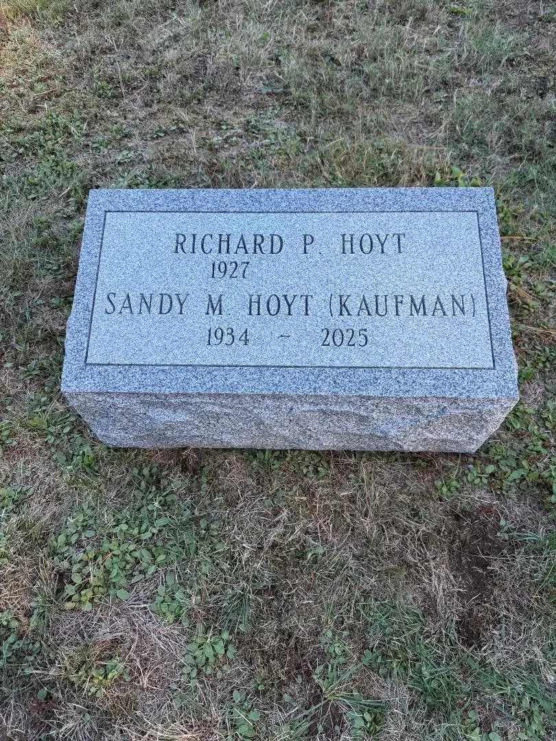 hoyt.jpg