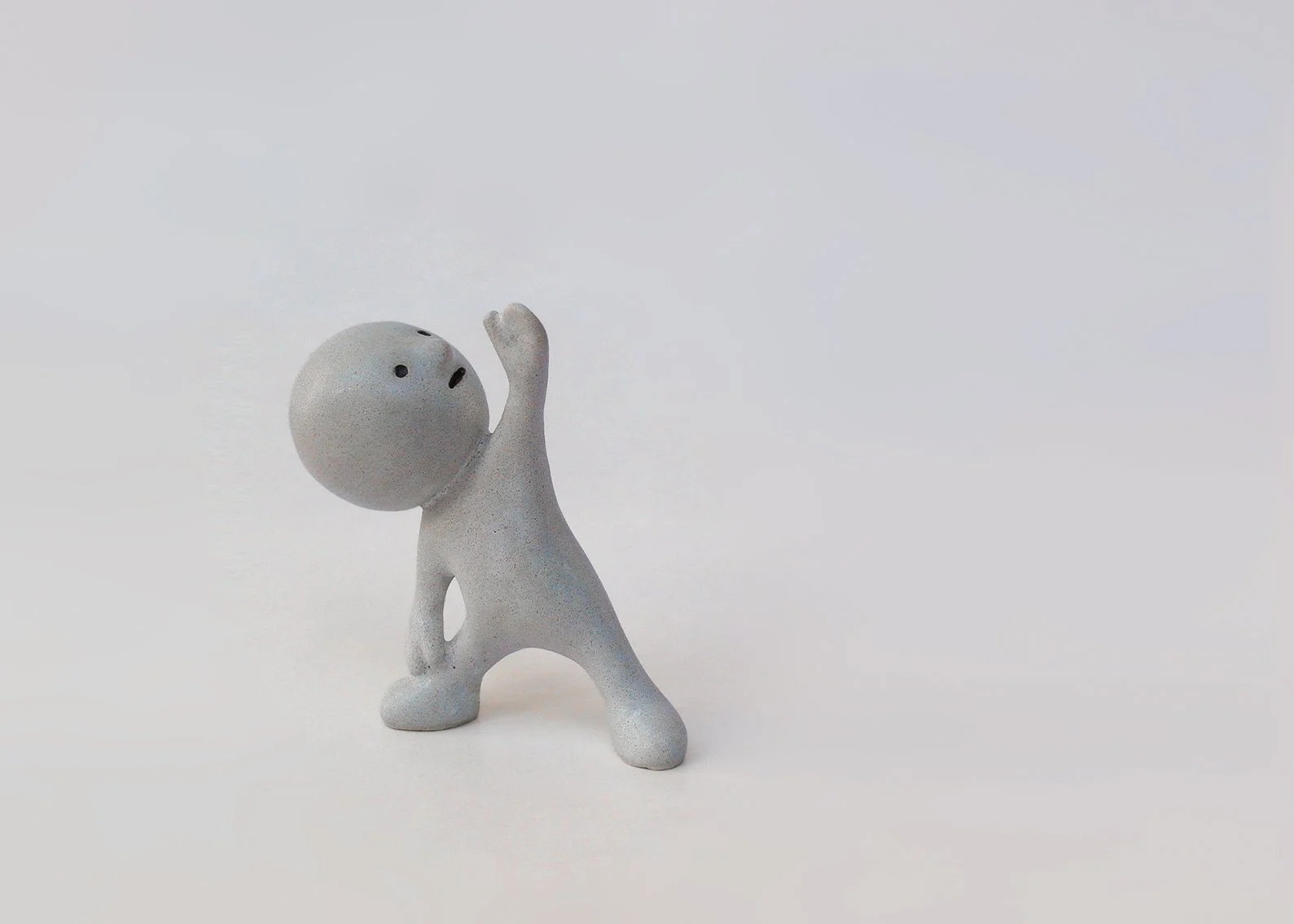 smiski standing blur.jpg