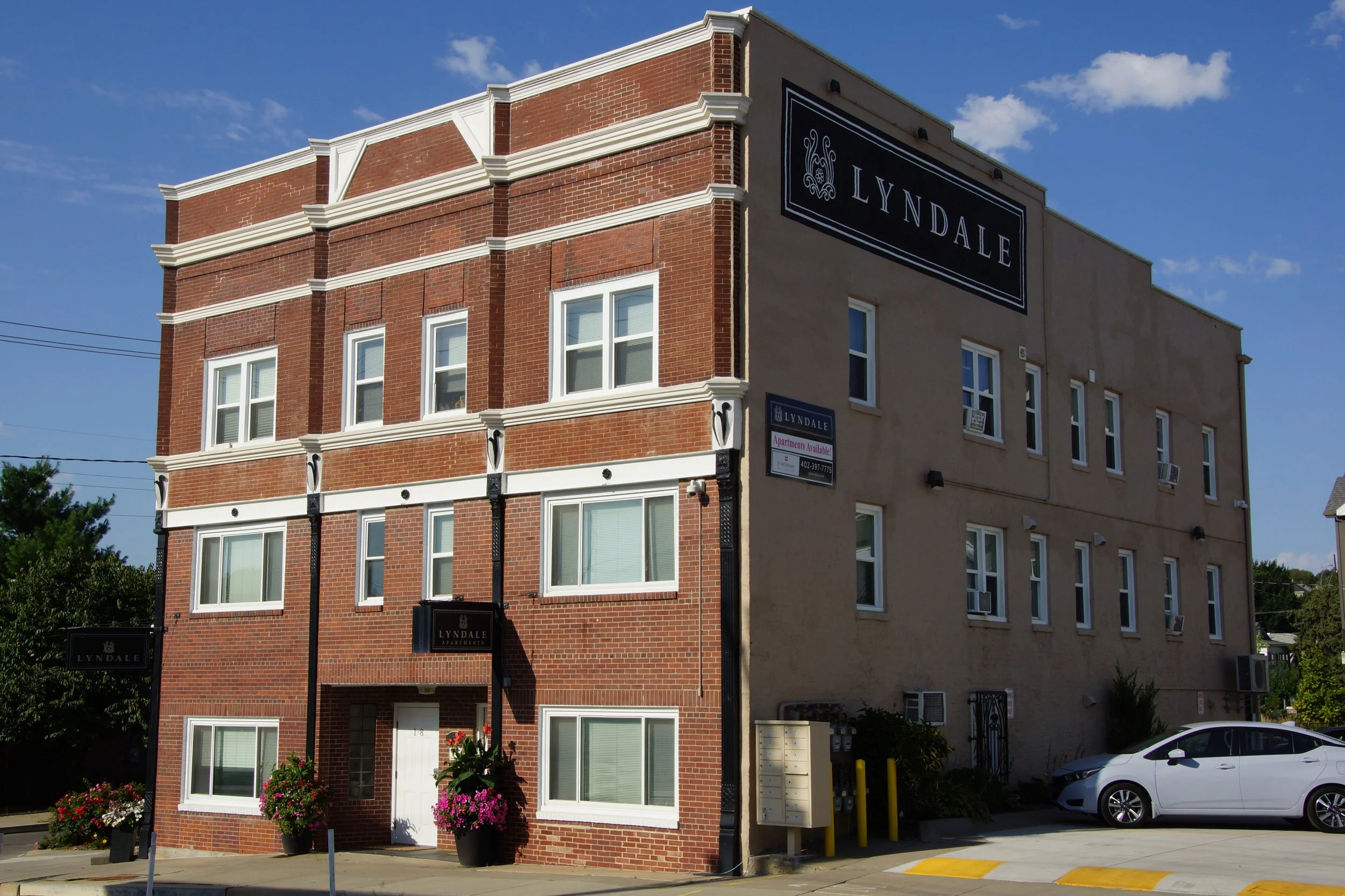 Full view north east corner Lyndale.jpg