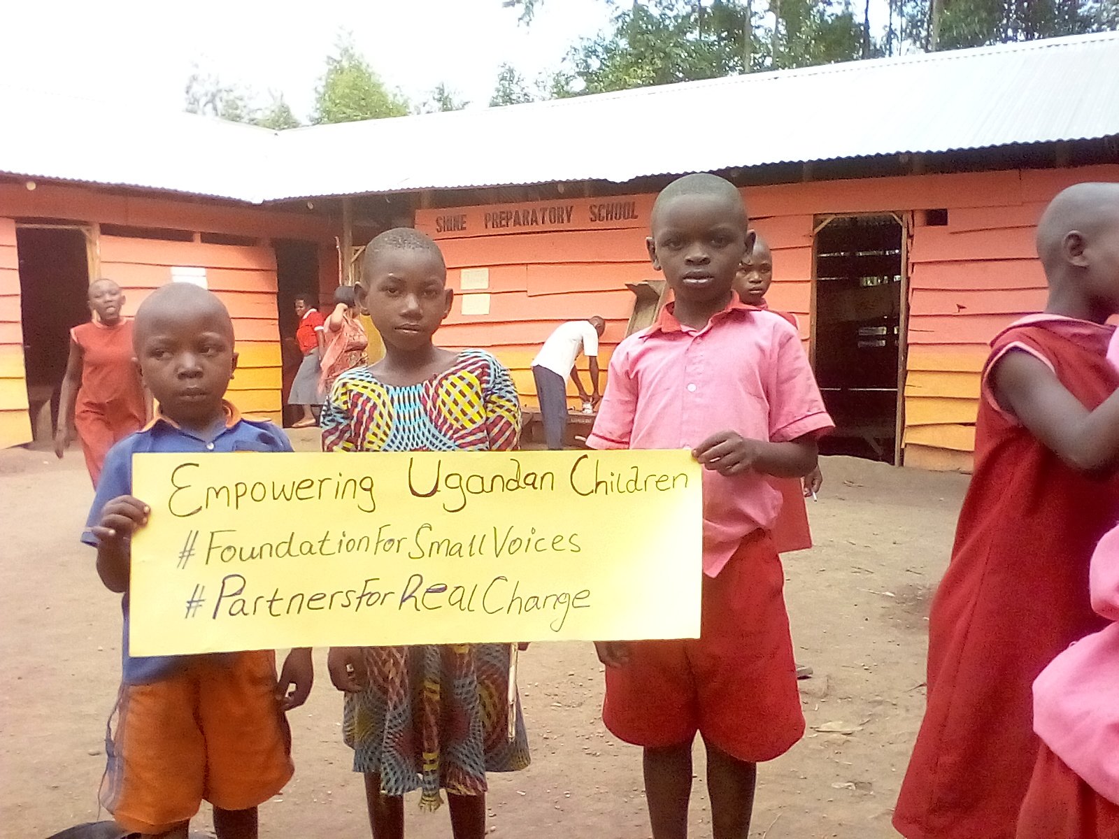 Shine Painting - Uganda (15).jpg