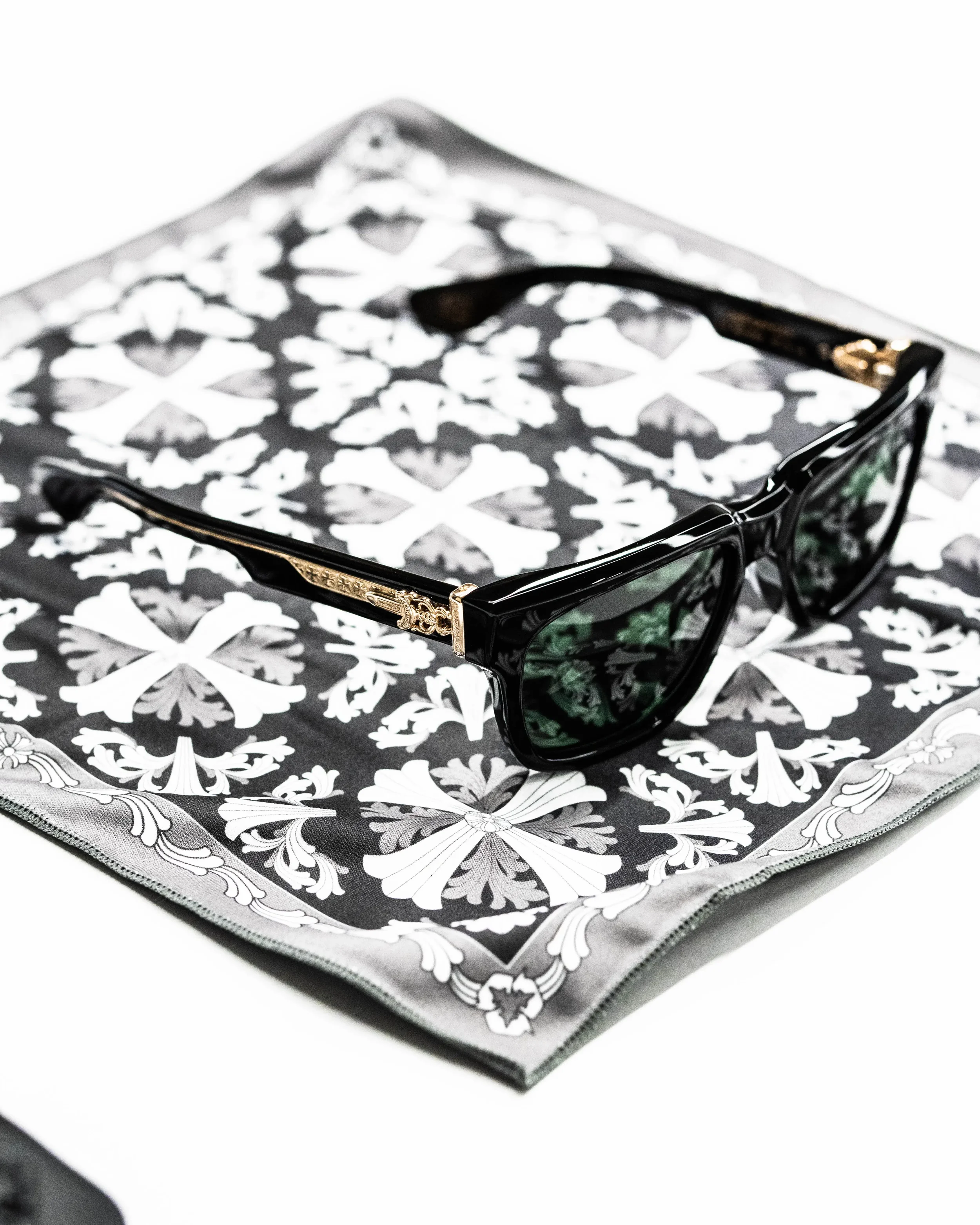 CHROME HEARTS ( BOX OFFICER )