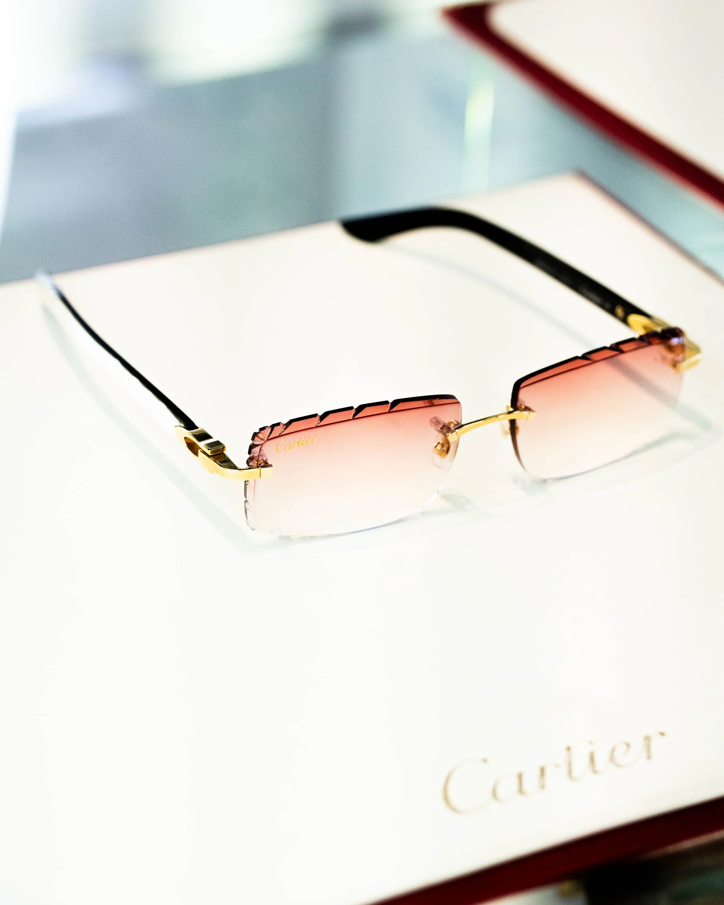 WHITE BUFFS