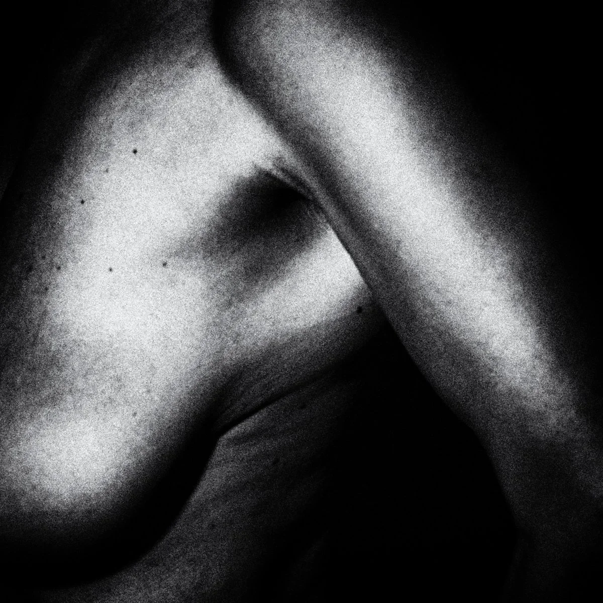 Close-up black and white image of a female torso side view, abstract. Nude Art Photography by Vlad Goth.