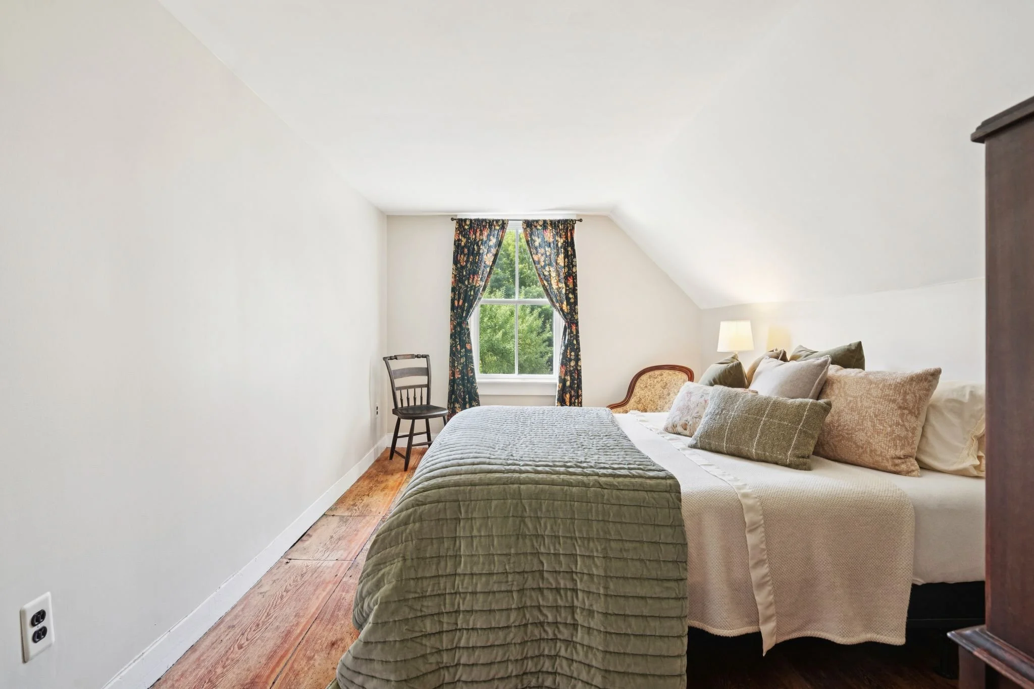 182 Dartmouth College Hwy Haverhill NH 26.jpg