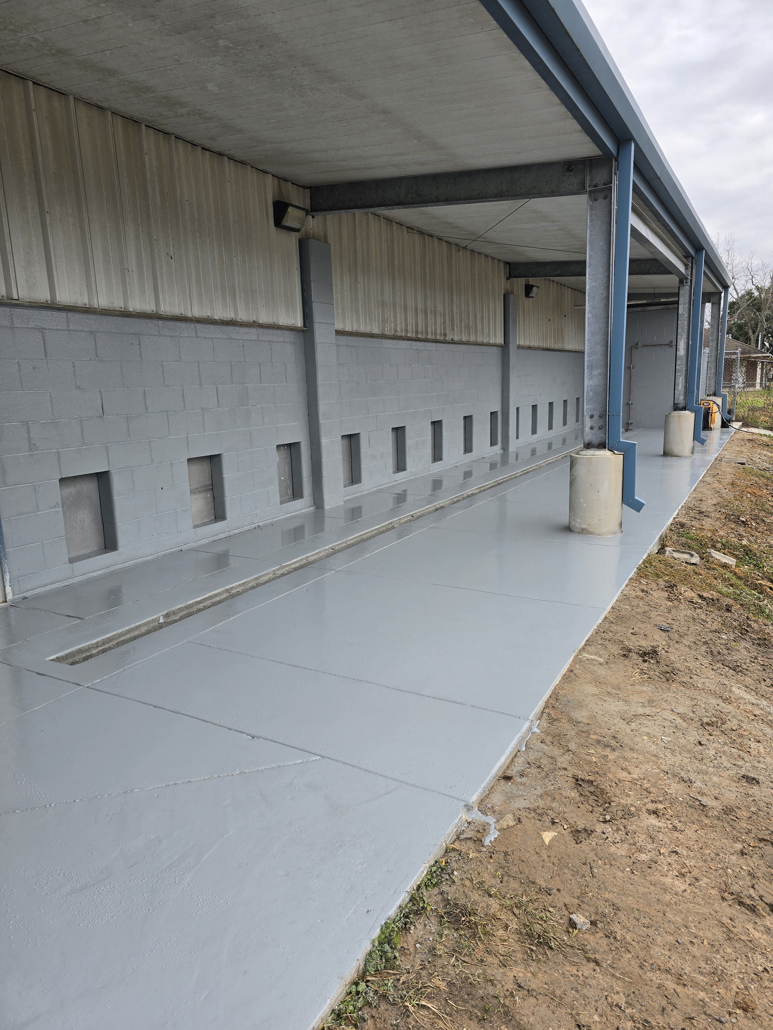 OUTDOOR DOG KENNEL EPOXY PAINT- AFTER