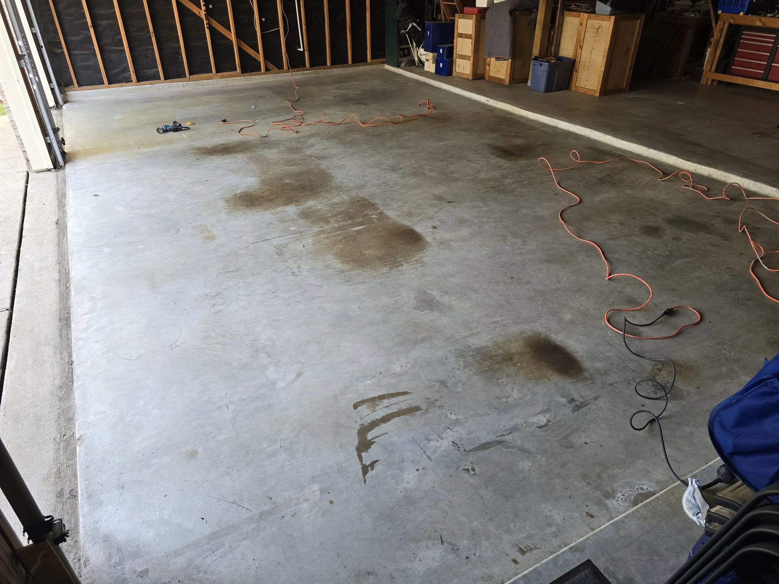 GARAGE EPOXY FLOOR SEA MIST-BEFORE