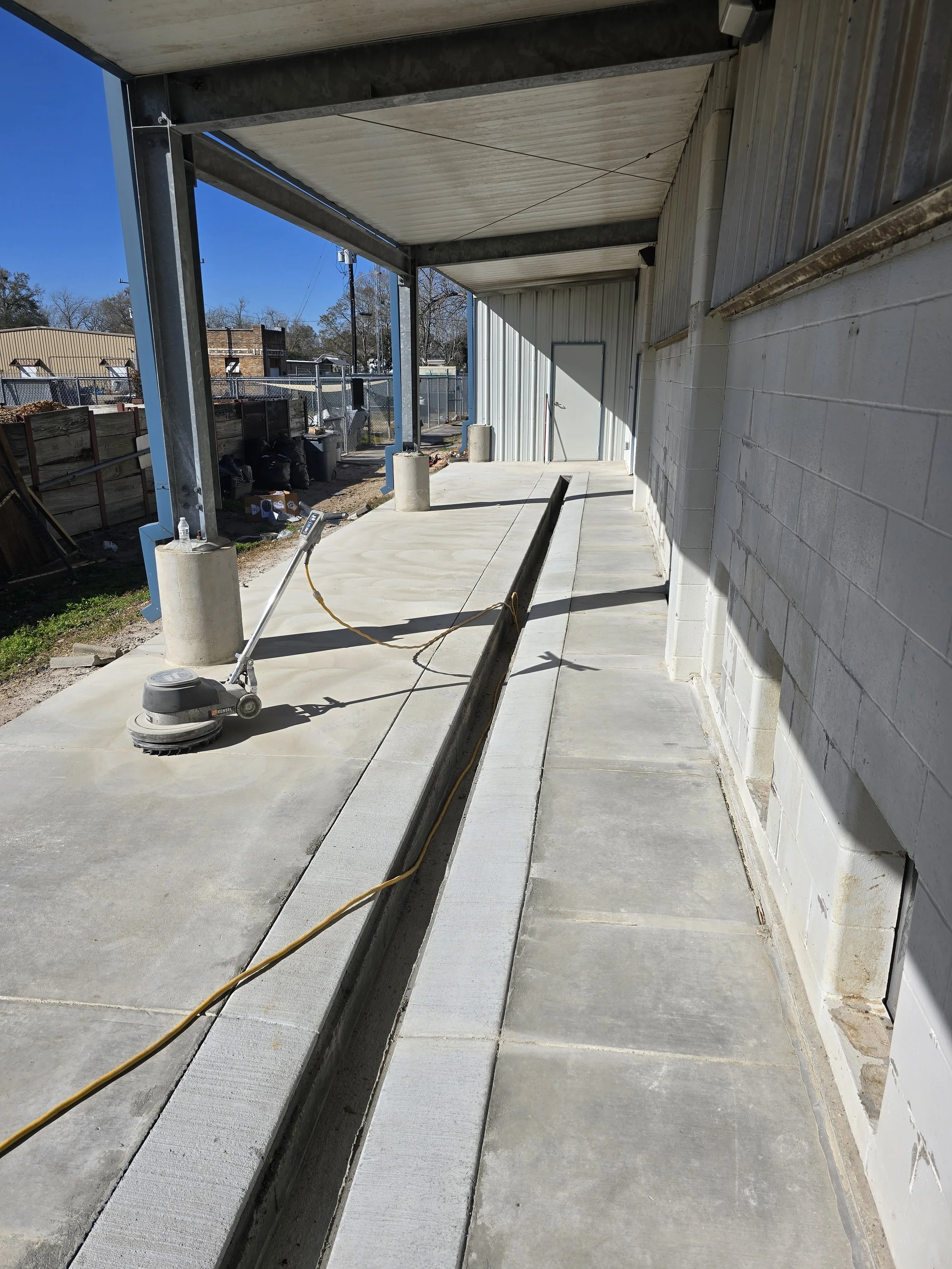 OUTDOOR DOG KENNEL EPOXY PAINT- BEFORE