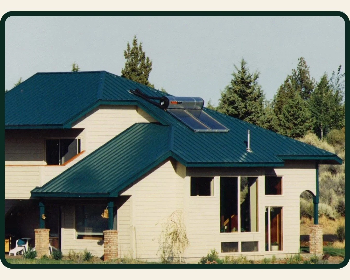 Wood siding home with a new metal roof installed by Bend Oregon roofing company McMurray and Sons