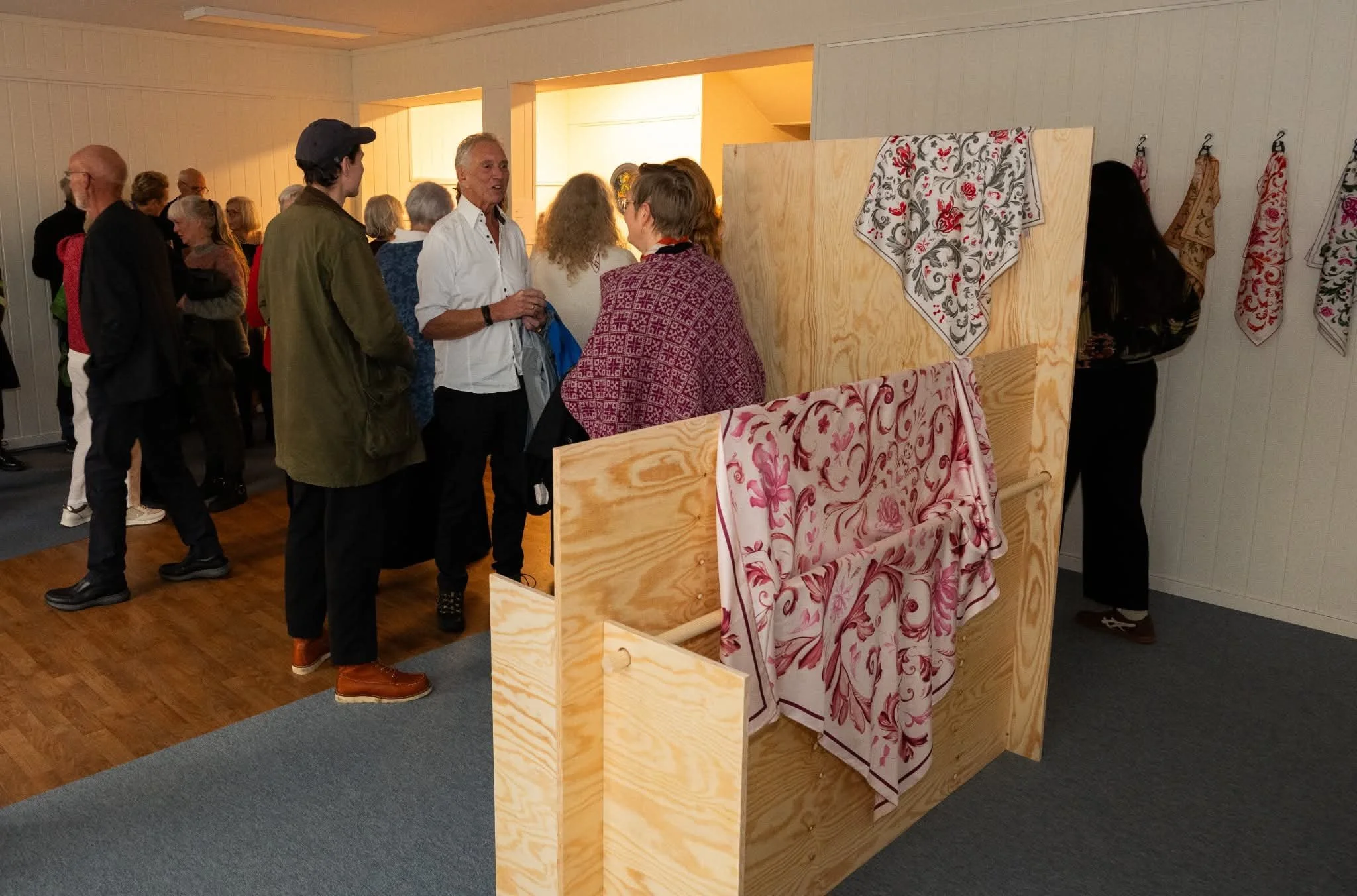 Popup butikk med sjal - foto:  Frode Hestdal