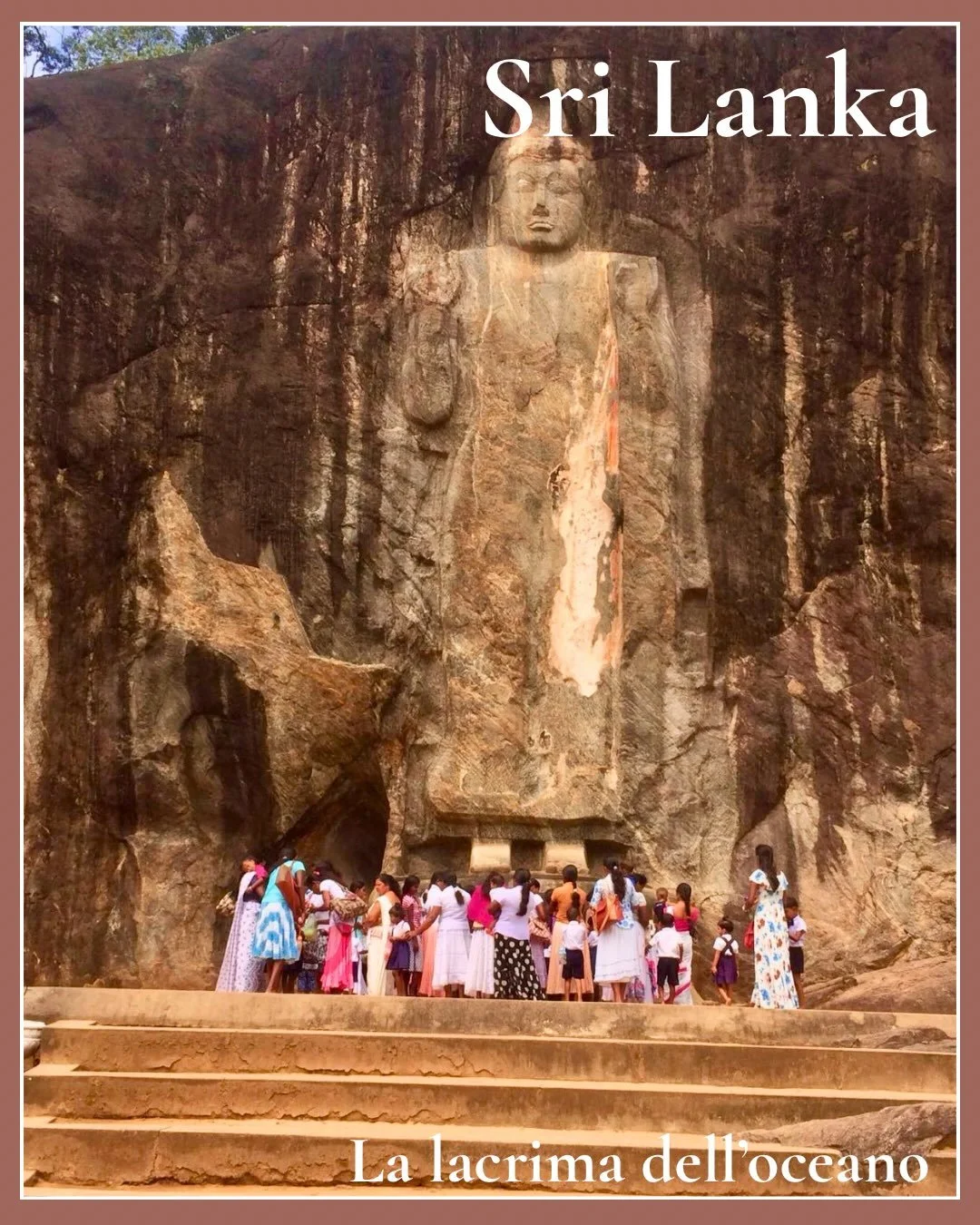 Viaggio on the road in Sri Lanka. 
Tra templi, t&egrave; e coste che non ti aspetti.

Si atterra a Colombo, la capitale, che subito ti fa respirare quel caos asiatico che tanto ci affascina.

Poi la roccia di Sigiriya, che spunta dalla giungla come u