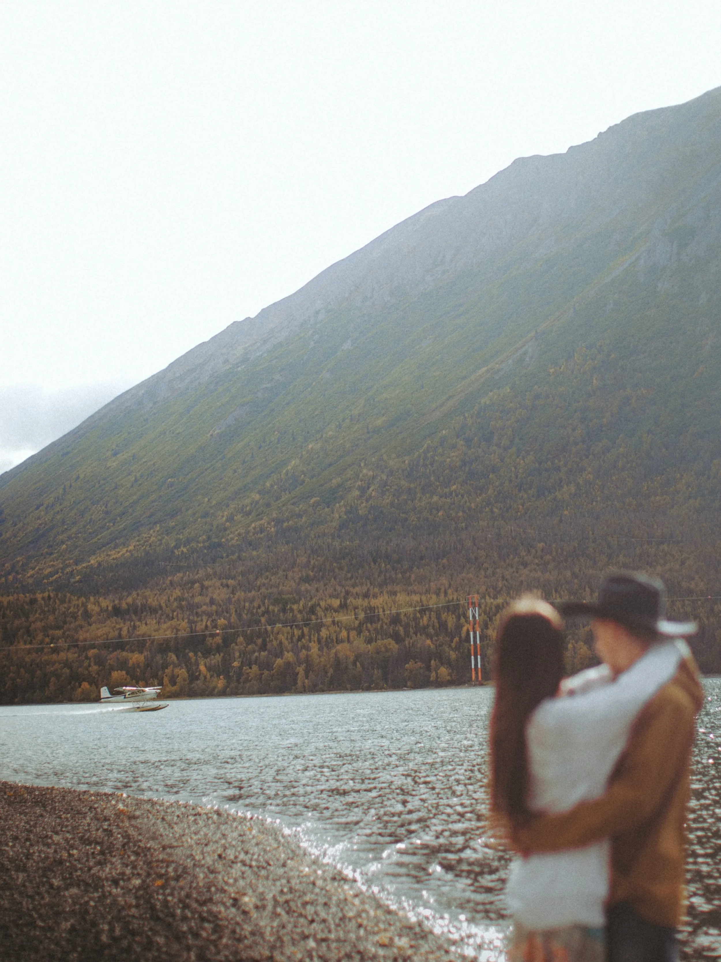 Took an adventure with Meg and Kade a few weeks ago✨ 
&bull;
&bull;
&bull;
#alaskaphotographer #alaska #couplessession #couplesphotographer