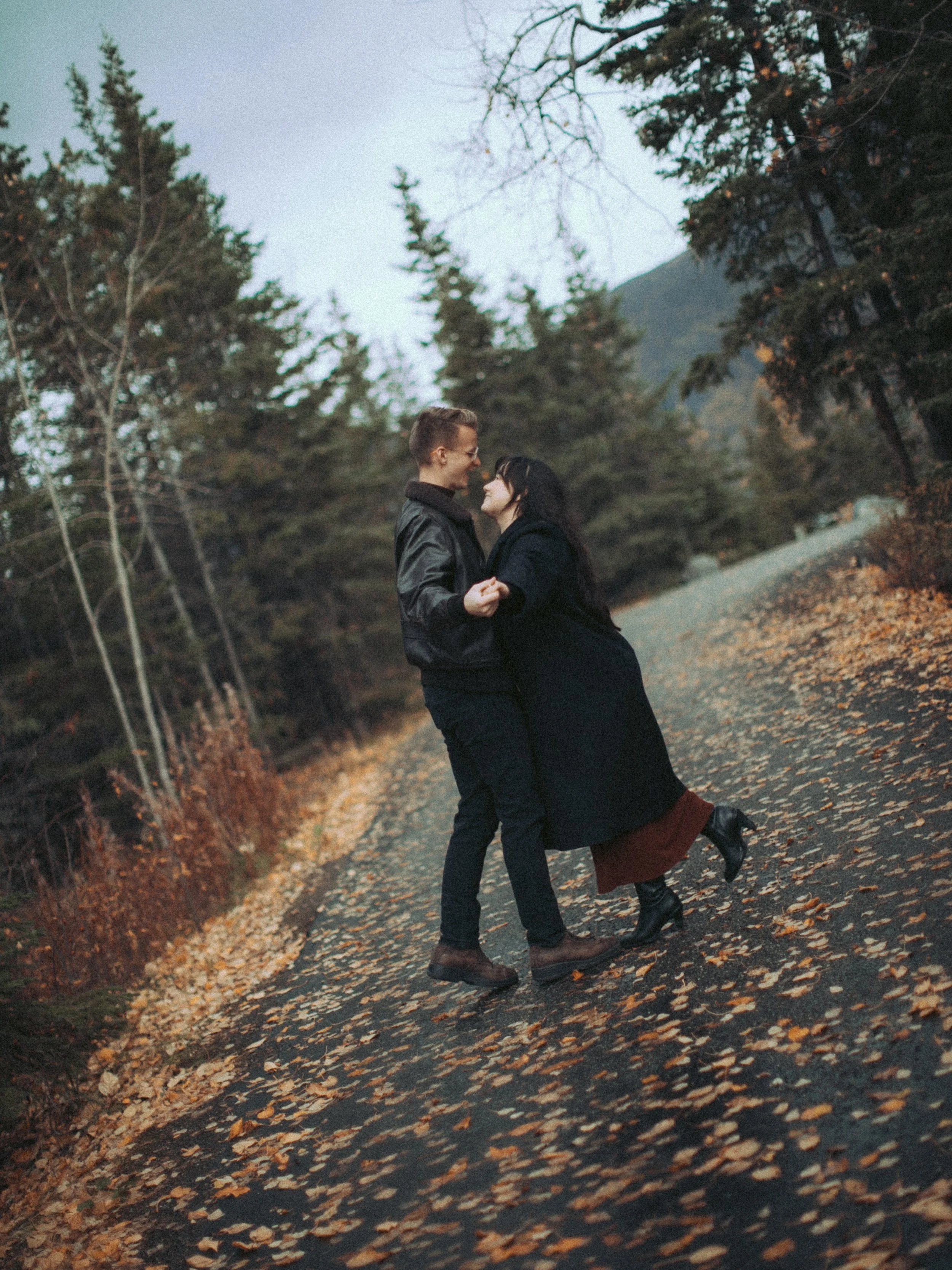Huge photo dump for Caleb and Annie in Cooper Landing last week 🍁

All these sessions in Cooper have been so fun! The colors, the drive, the atmosphere is all just stunning. 
&bull;
&bull;
&bull;
#photography #couplesphotoshoot