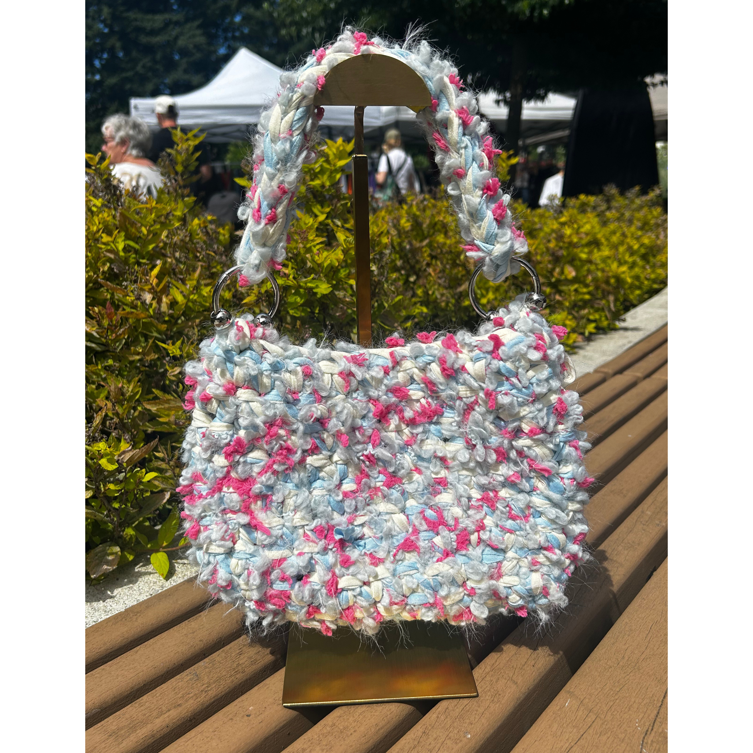BUBBLE GUM SHOULDER BAG