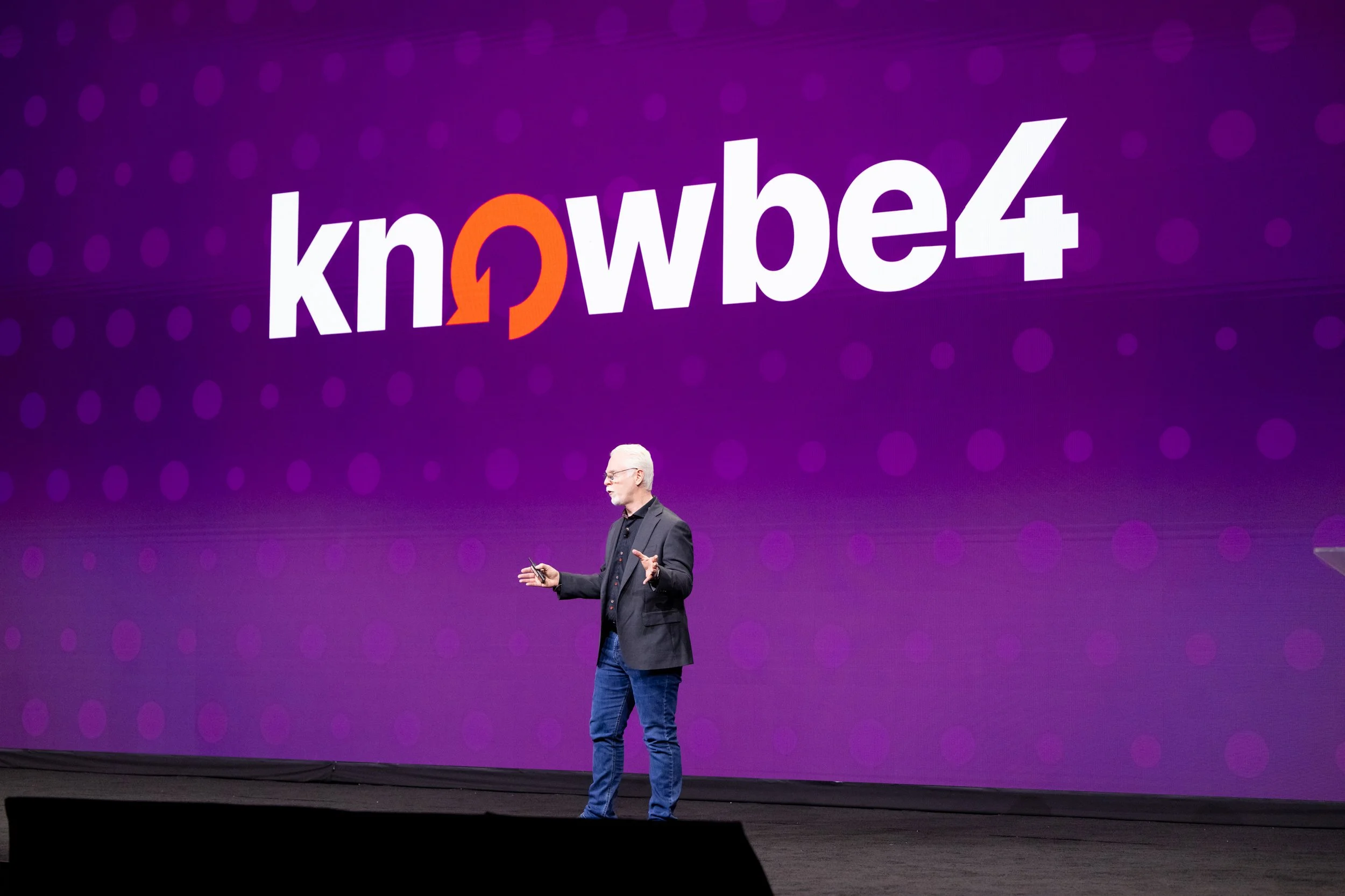 Perry Carpenter presenting at KB4-CON