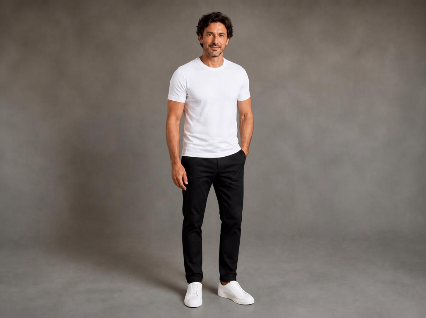 Persona con polo negra (5).png