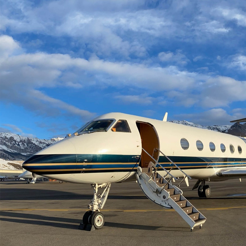 Cleaning and Detailing Aircrafts in Los Angeles