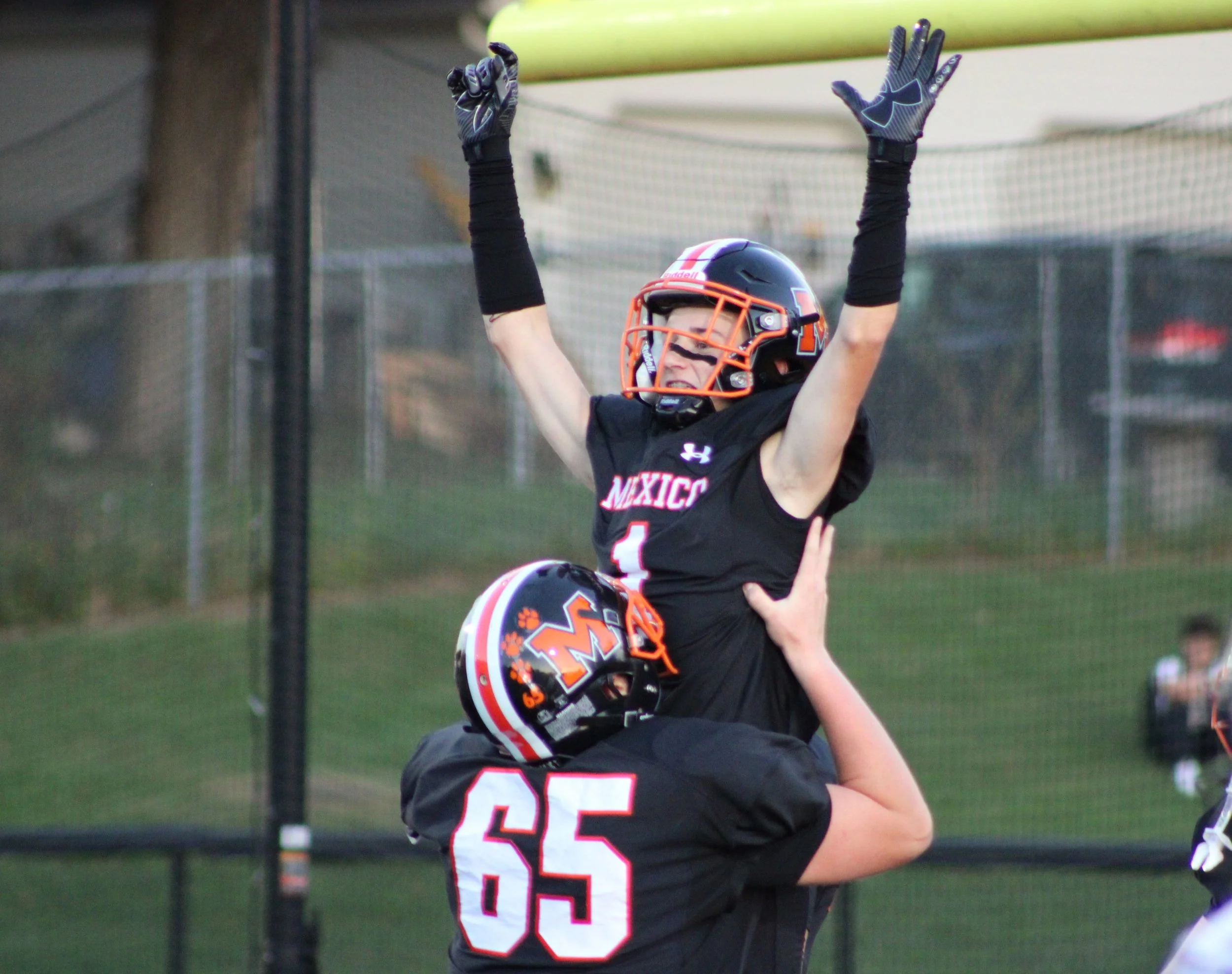 Football photo gallery: Mexico Homecoming