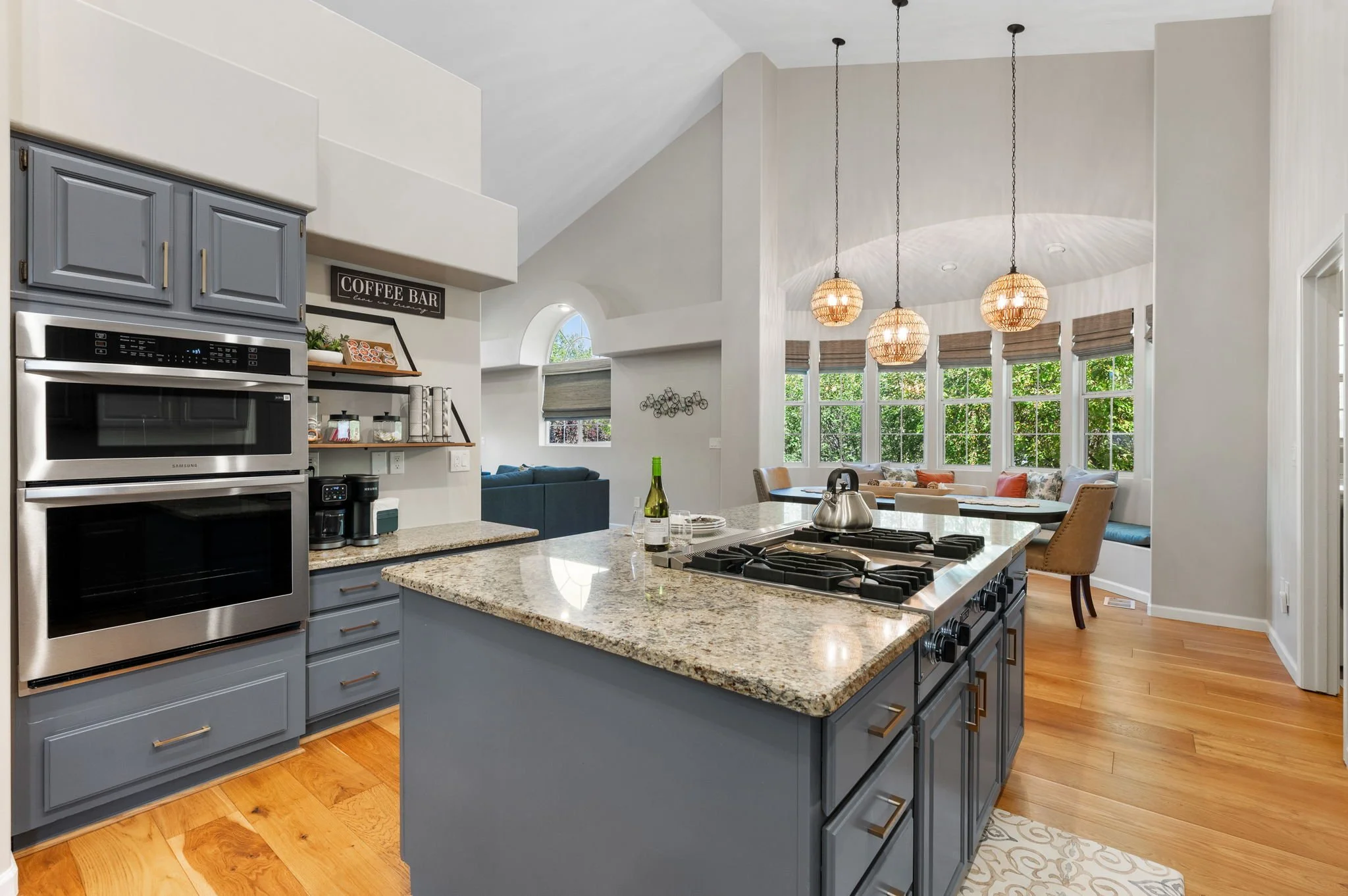 16-Kitchen (4).jpg