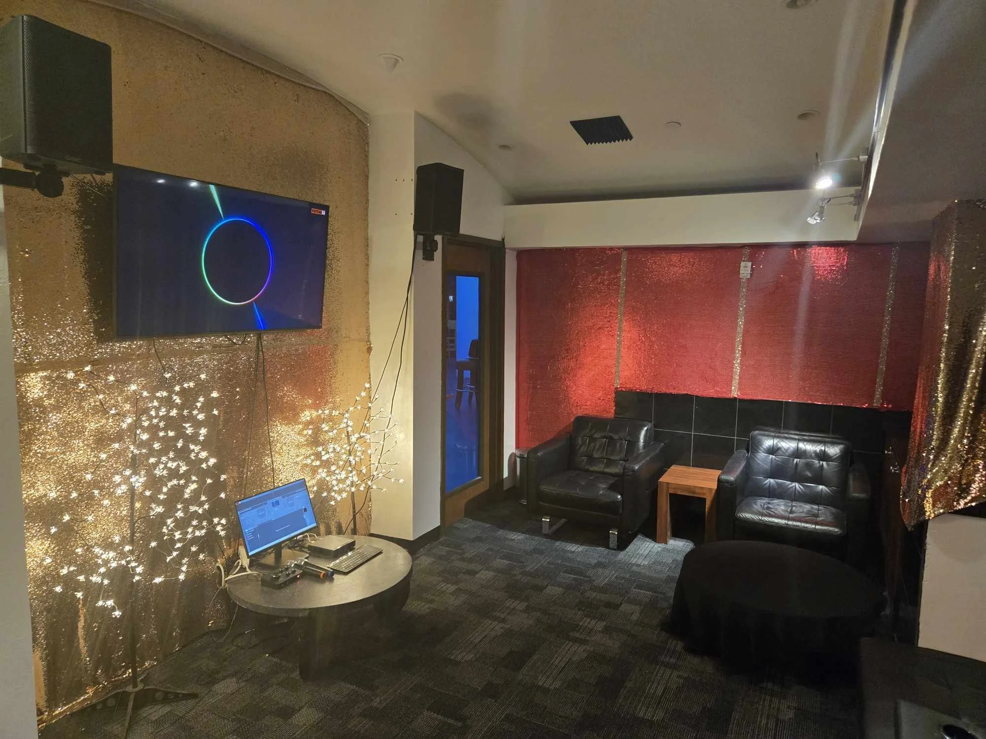 Gold Dust Woman Private Karaoke Room