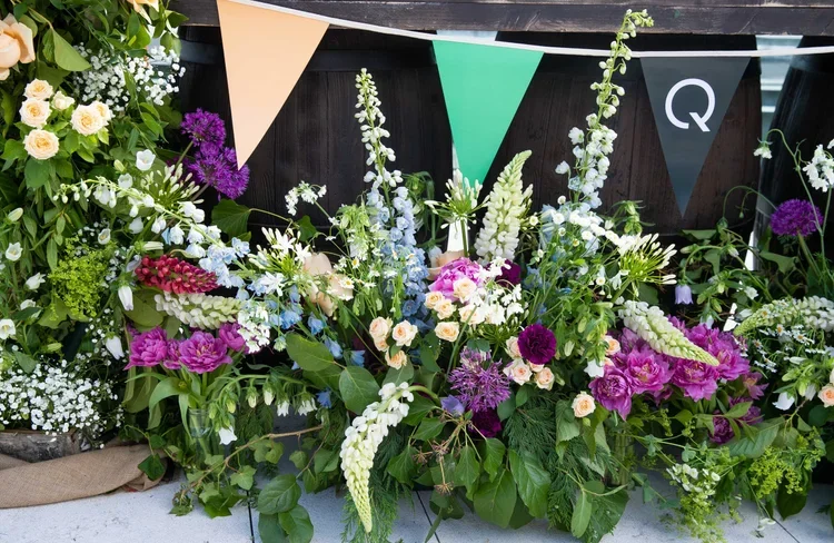 Closeup2_flowersQ.webp