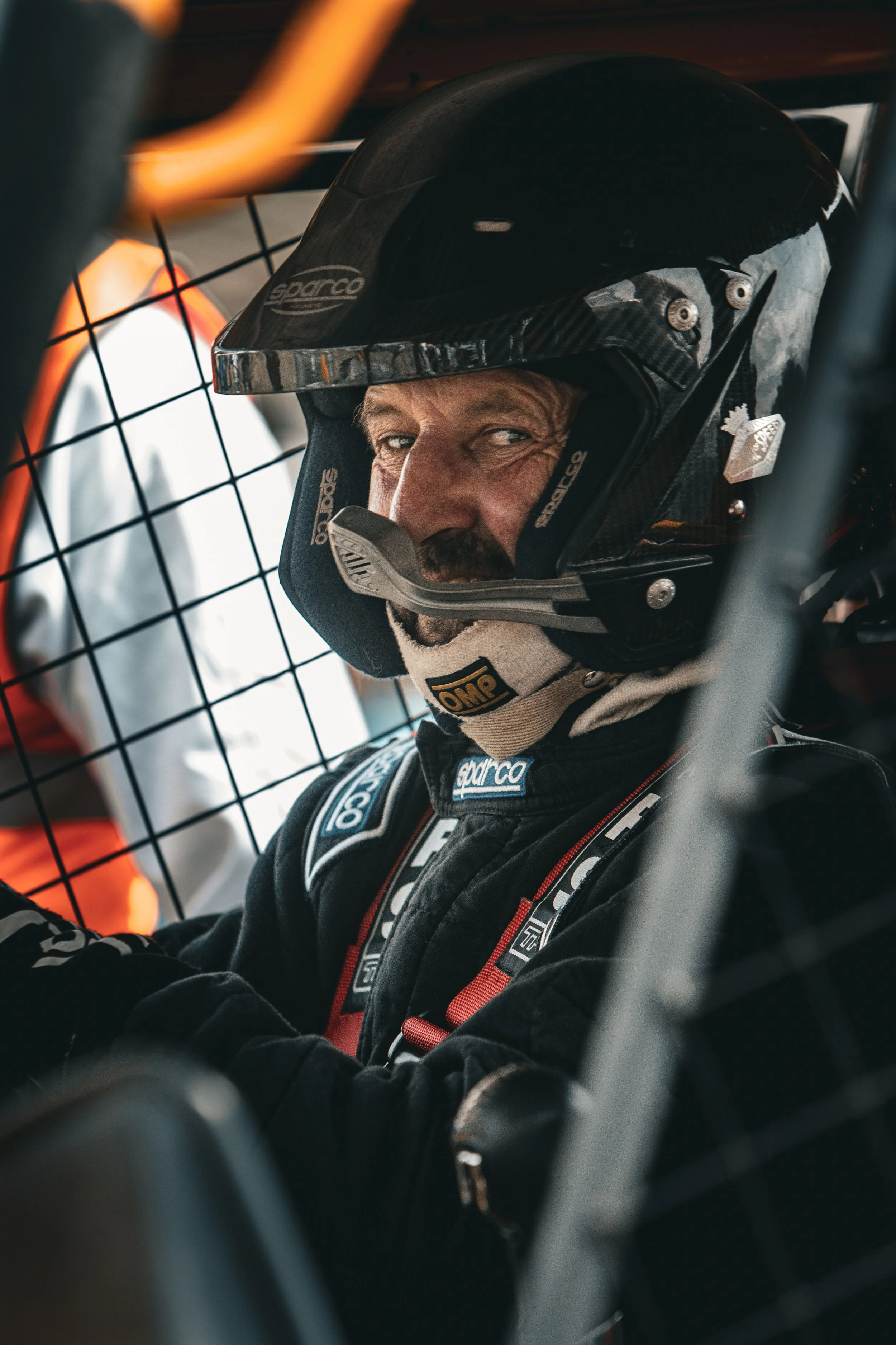 Pilote automobile en course lors d’un reportage photo en Alsace