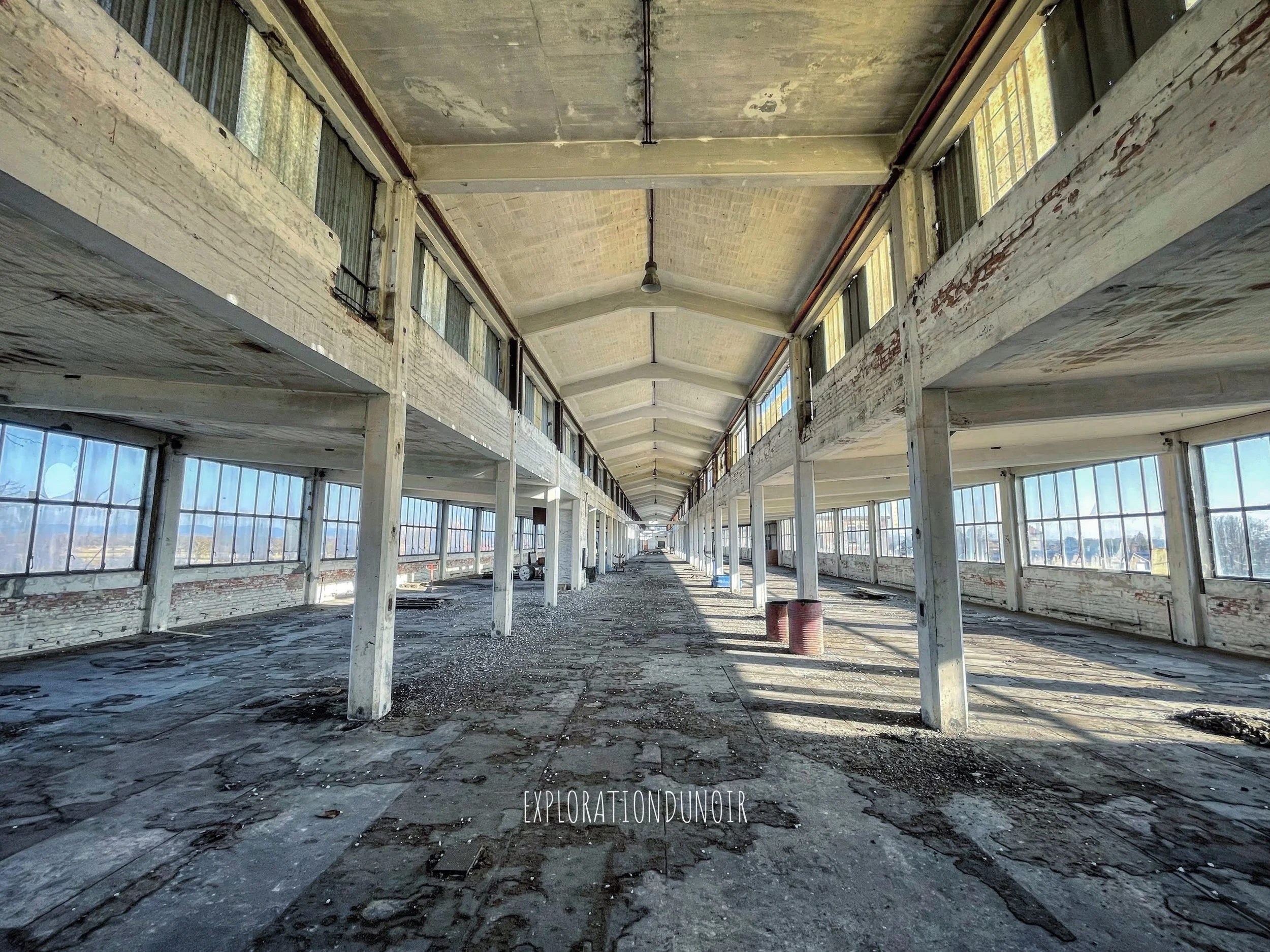 Intérieur d’un bâtiment abandonné en construction