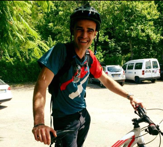 L'IMMAGINE RITRAE MARIO CORTI, TITOLARE E FONDATORE DEL NEGOZIO. PRATICA MTB DA 30 ANNI. E' UN ESPERTO DI TECNICA E MANUTENZIONE. COLLABORA CON ALEX BIKETESTER, GIORNALISATA DI MOTO.IT. MARIO CORTI E' PRESIDENTE DELLA MTB MONTALBANO ASD.