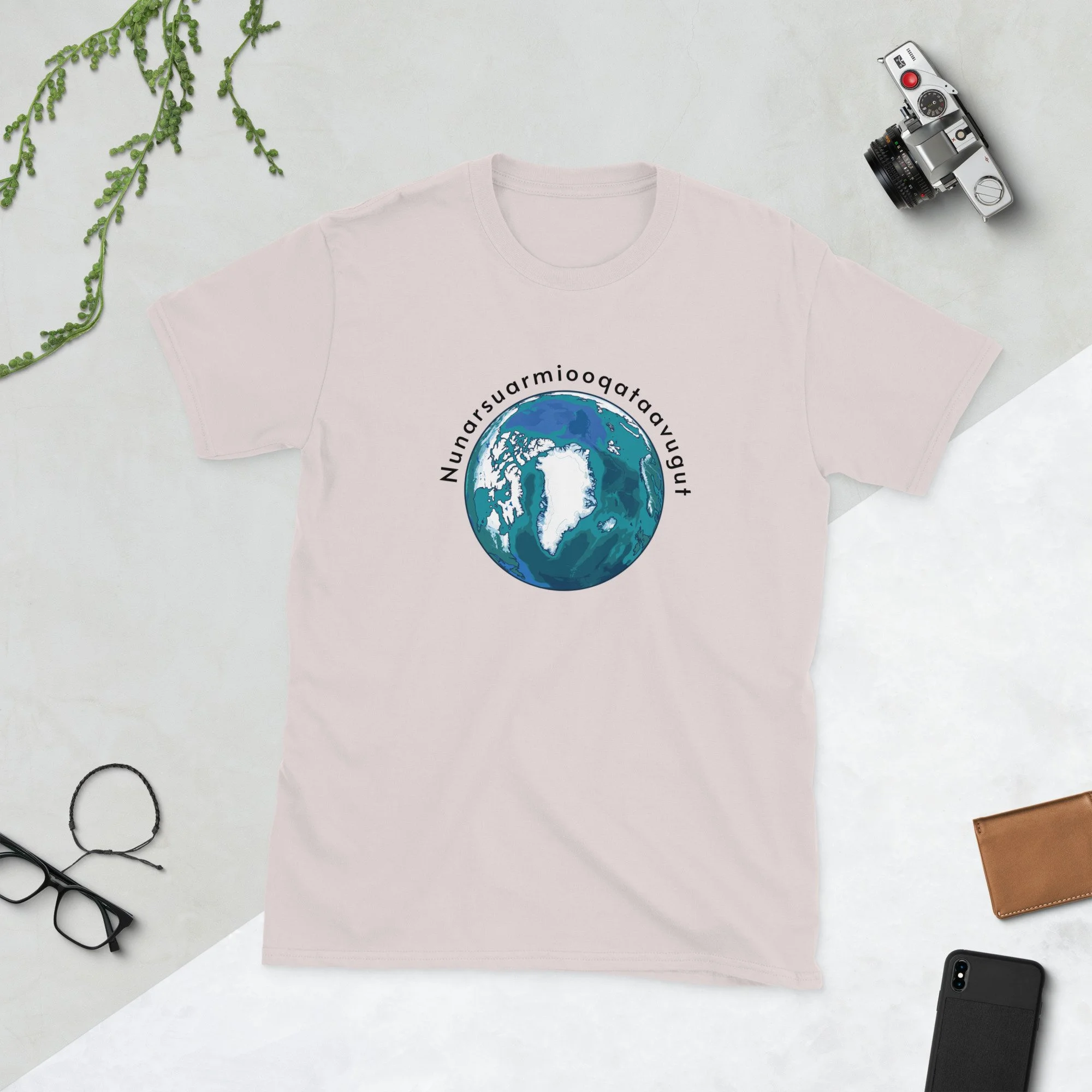 Unisex T-Shirt - Nunarsuarmiooqataavugut