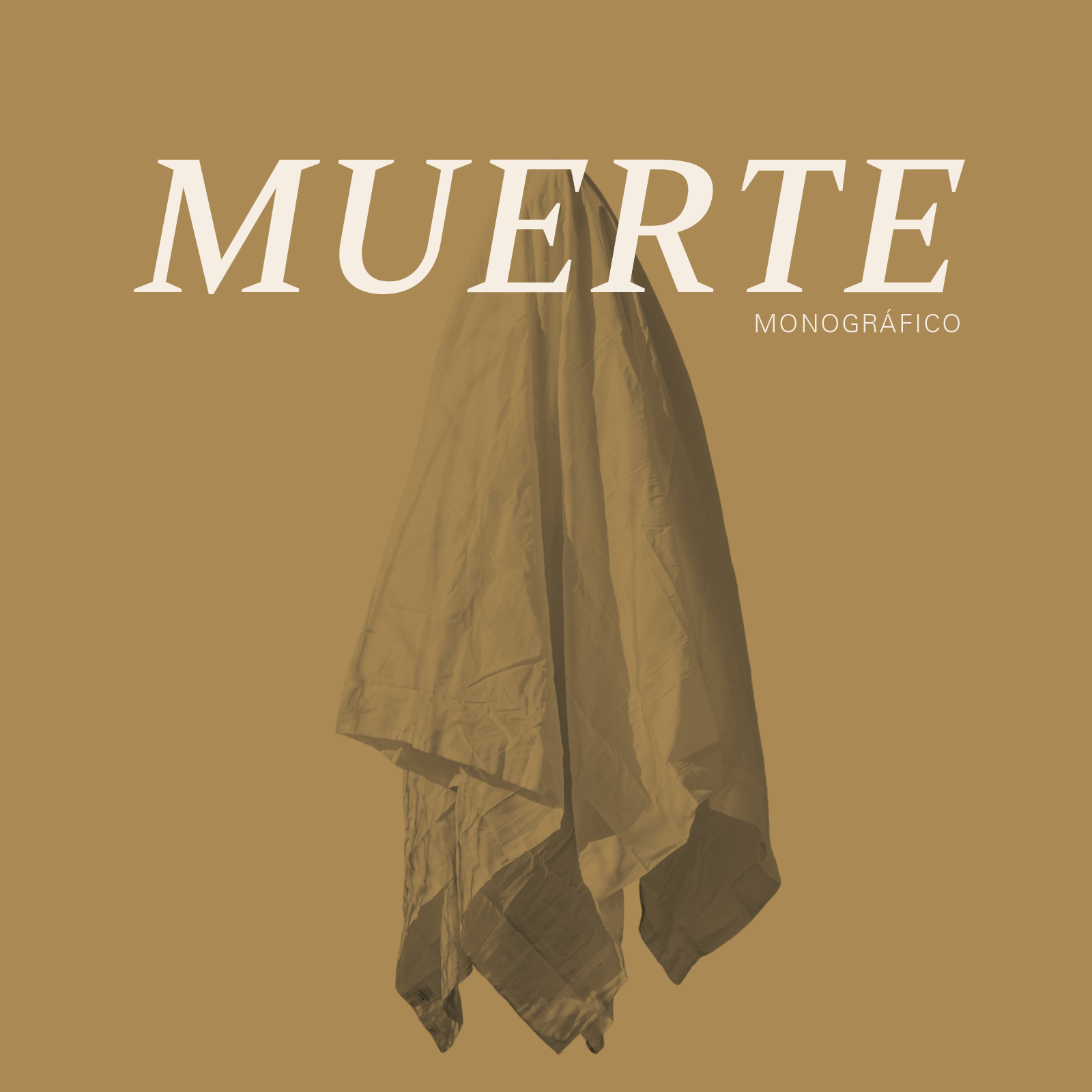 Ropa colgada en una percha sobre fondo beige, con texto de color claro que dice 'MUERTE' en letras grandes y 'MONOGRÁFICO' en letras pequeñas.