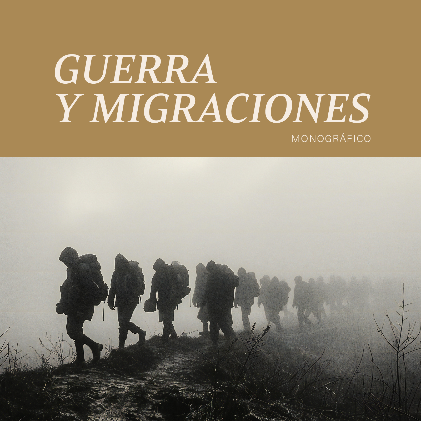 Grupo de personas caminando en un sendero en un entorno brumoso y oscuro, llevando mochilas y vestimenta de clima frío.