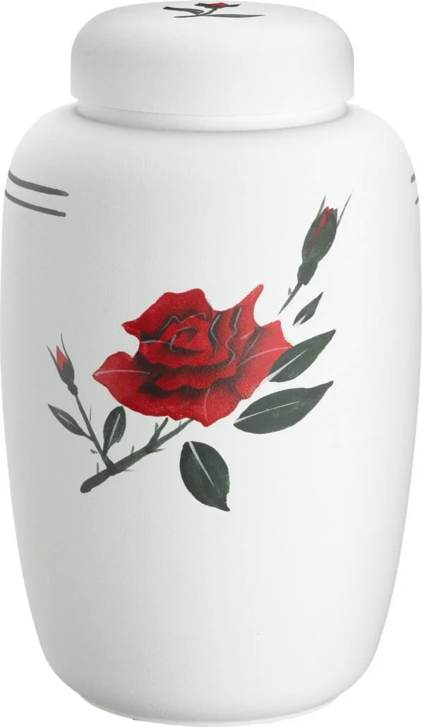 En hvit urn med en rød rose og grønne blader malt på forsiden.