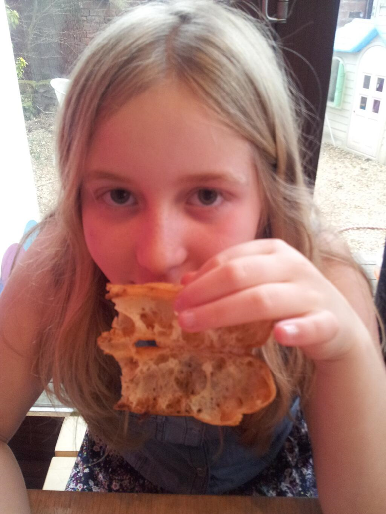 'Got a problem? Get Tweeting!' - the story of a fresh cream eclair without the cream!!