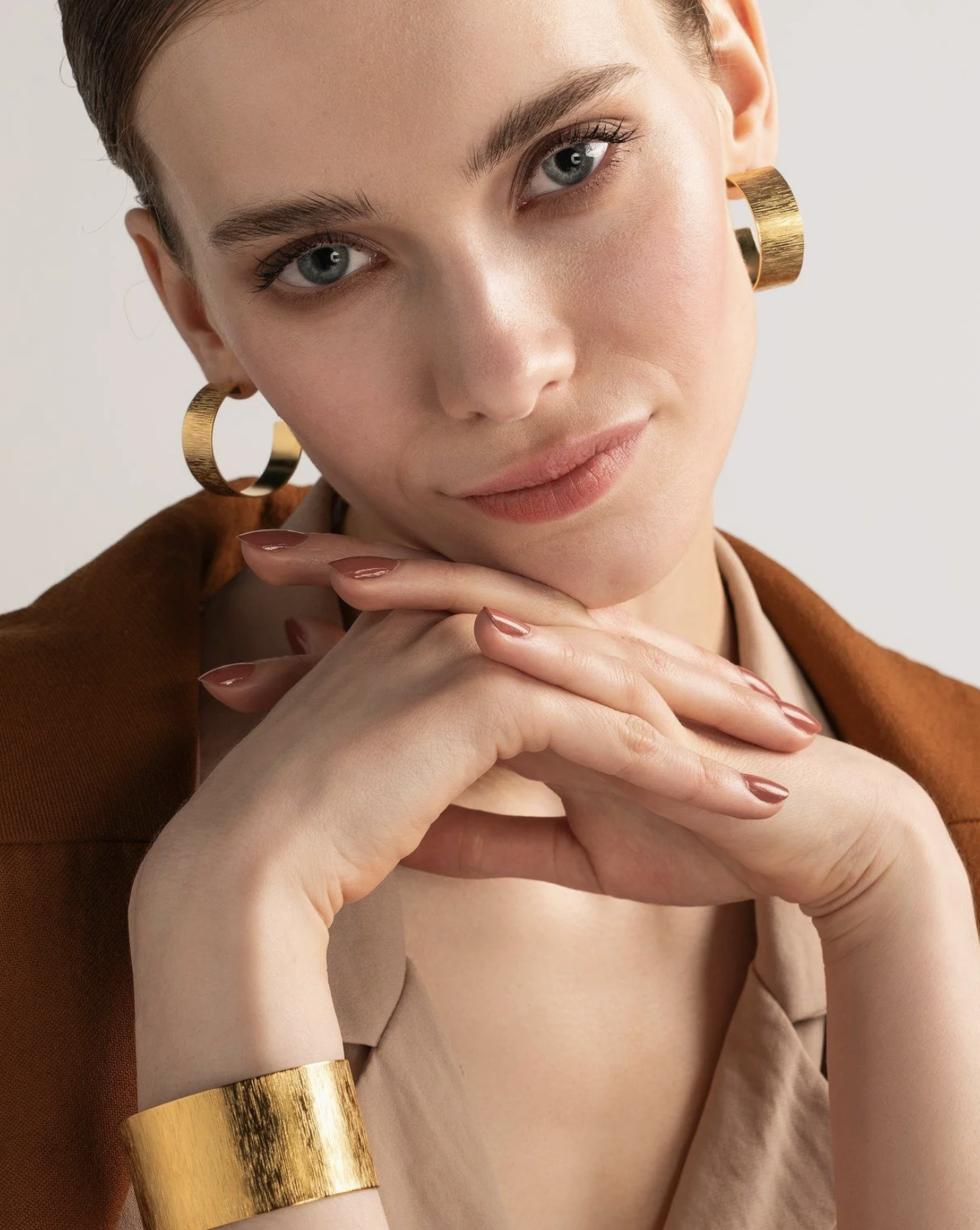 Jewellery ad photo for Lumoava.