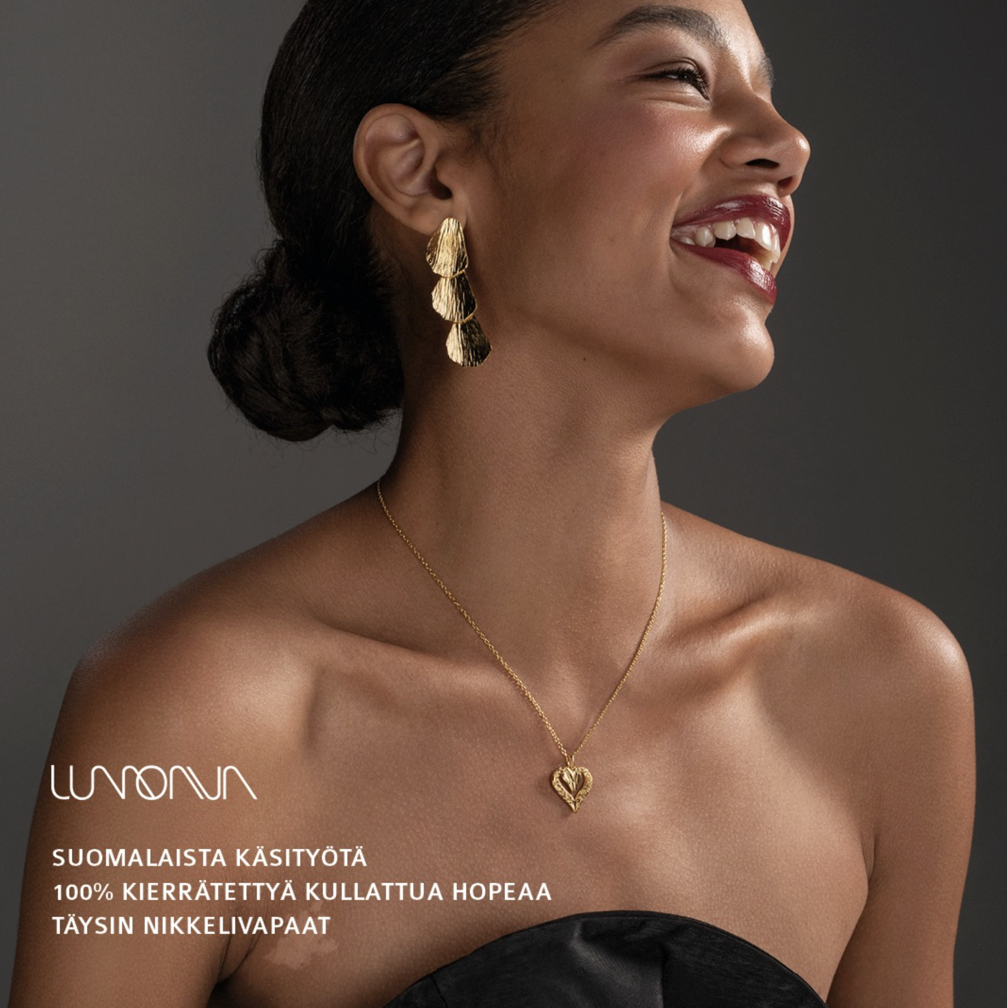 Jewellery ad photo for Lumoava.