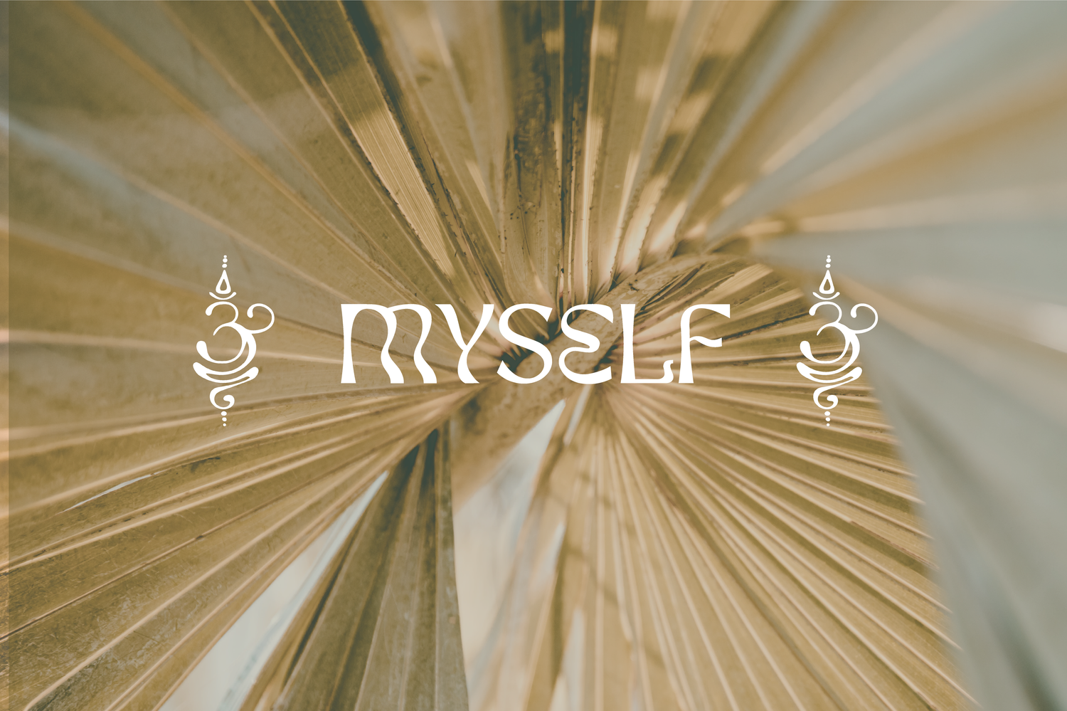 Myself – The Spirit Bliss. Goldene Palmblattstruktur mit weißen Om-Symbolen.