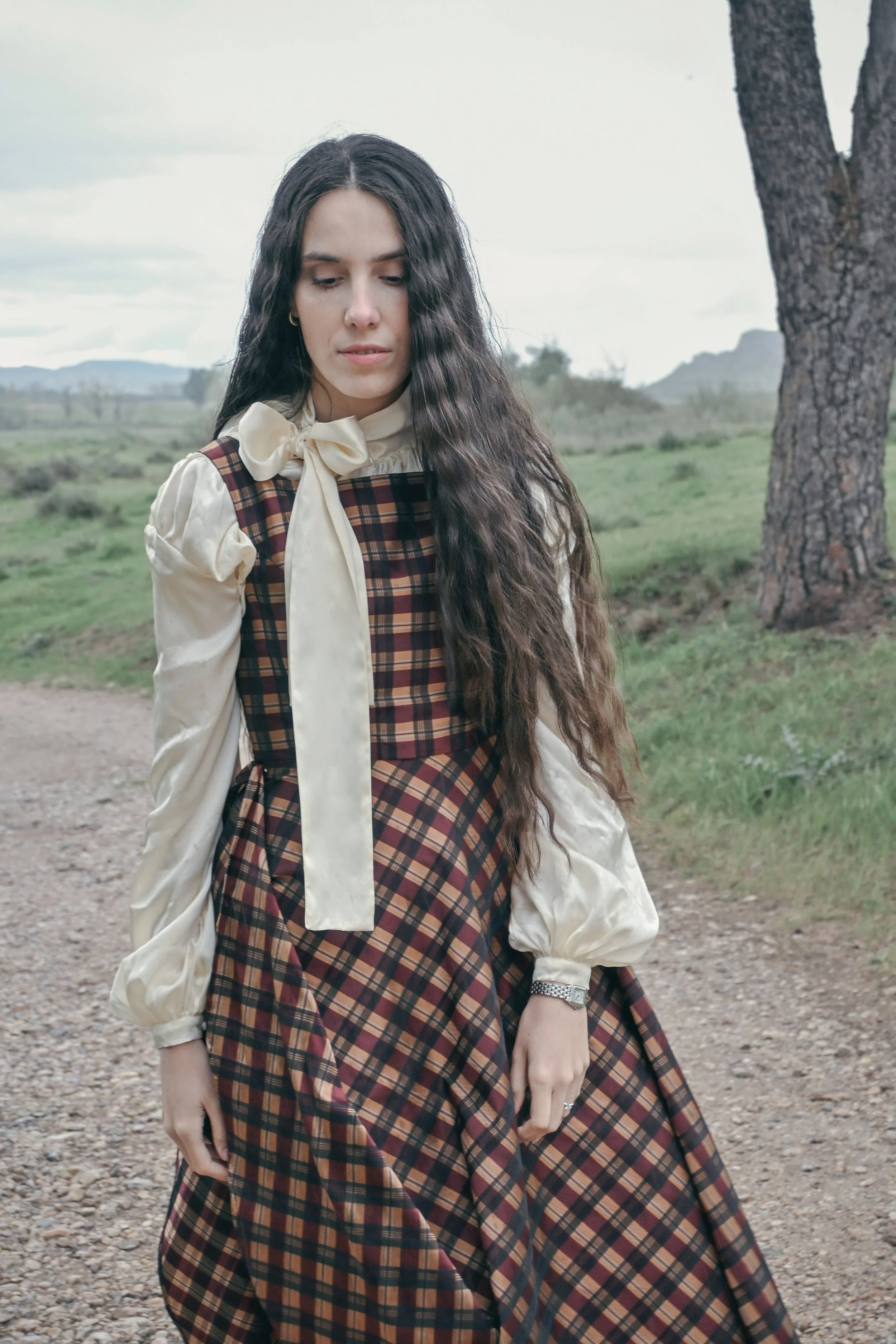 traje cuadris quito hoja.jpg