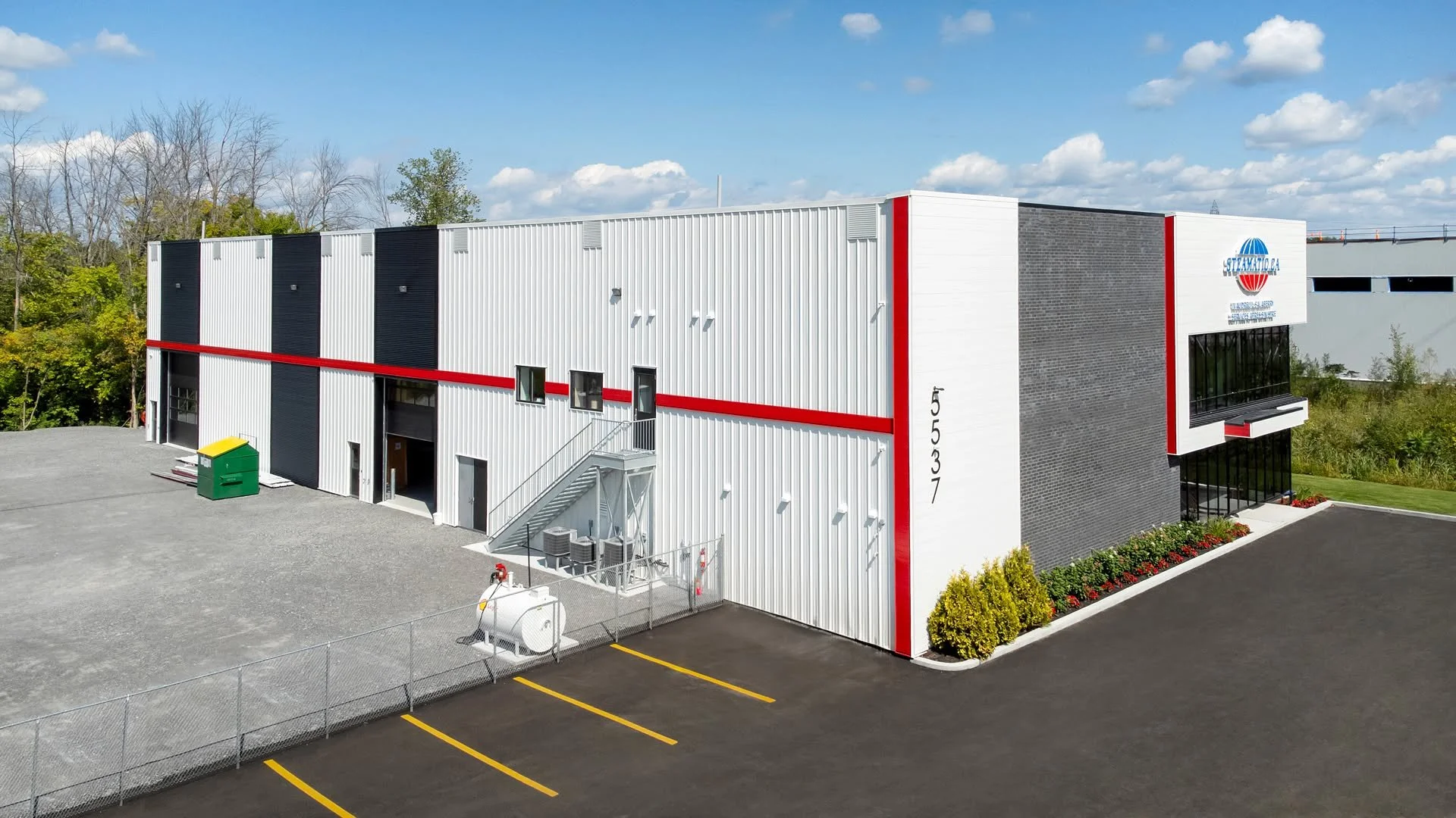 Steamatic, entreprise spécialisée dans le nettoyage et la restauration après sinistre, Steamatic Vaudreuil accompagne  les entreprises afin de les aider à retrouver rapidement un environnement sécuritaire et fonctionnel à la suite de dommages causés 