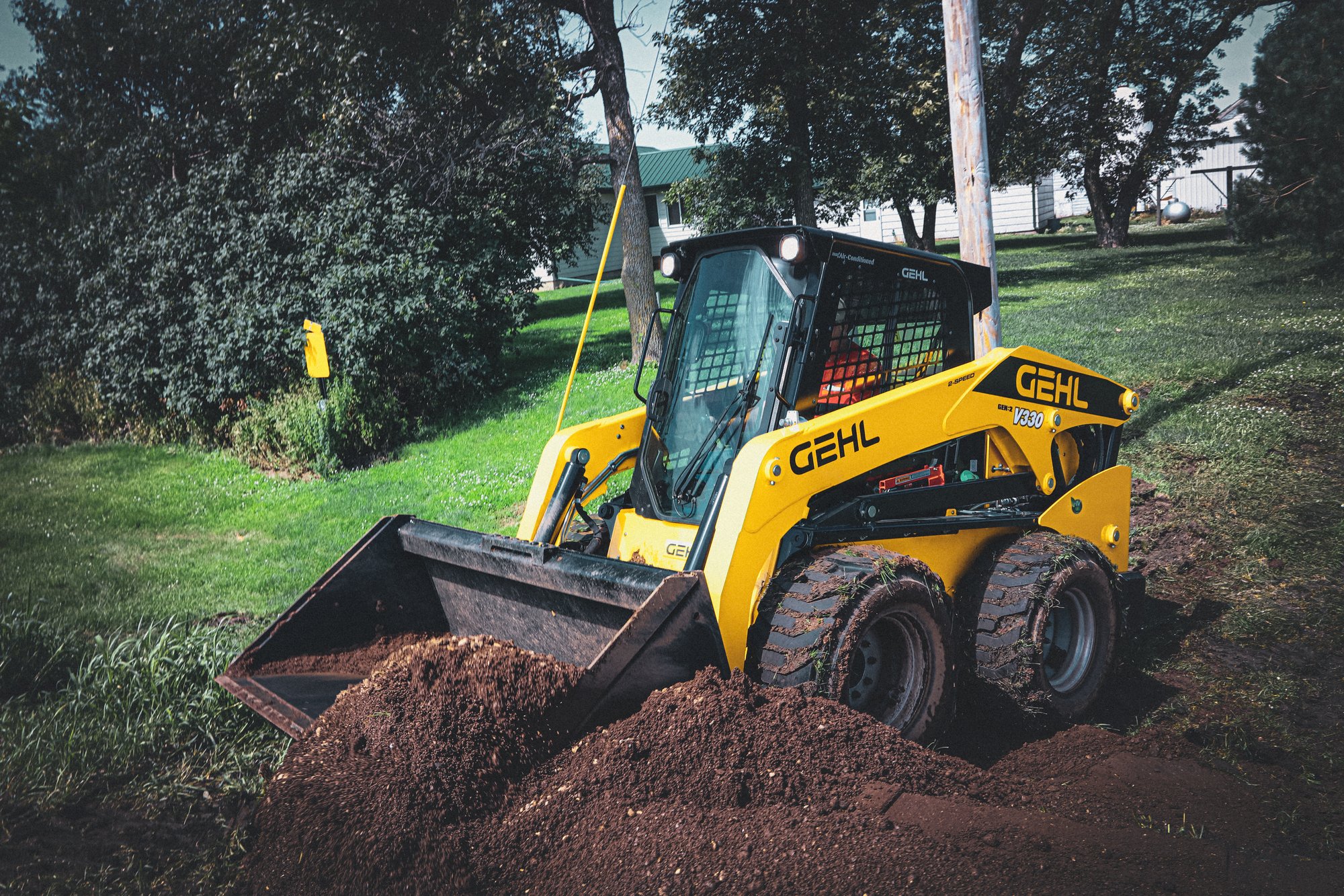 application_skid_loader_v330_gehl_007.jpg