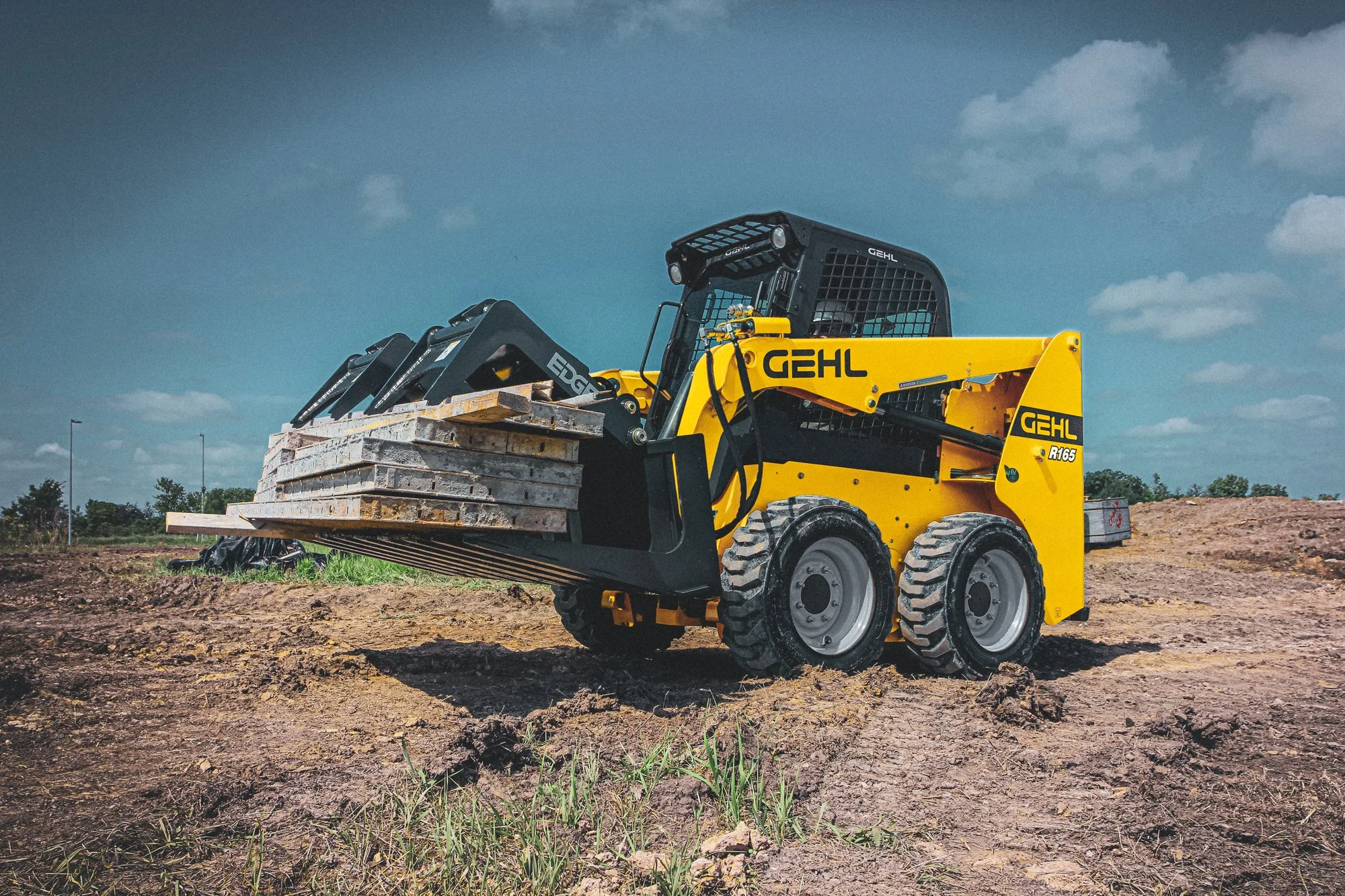 application_skid_loader_r165_gehl_003.jpg