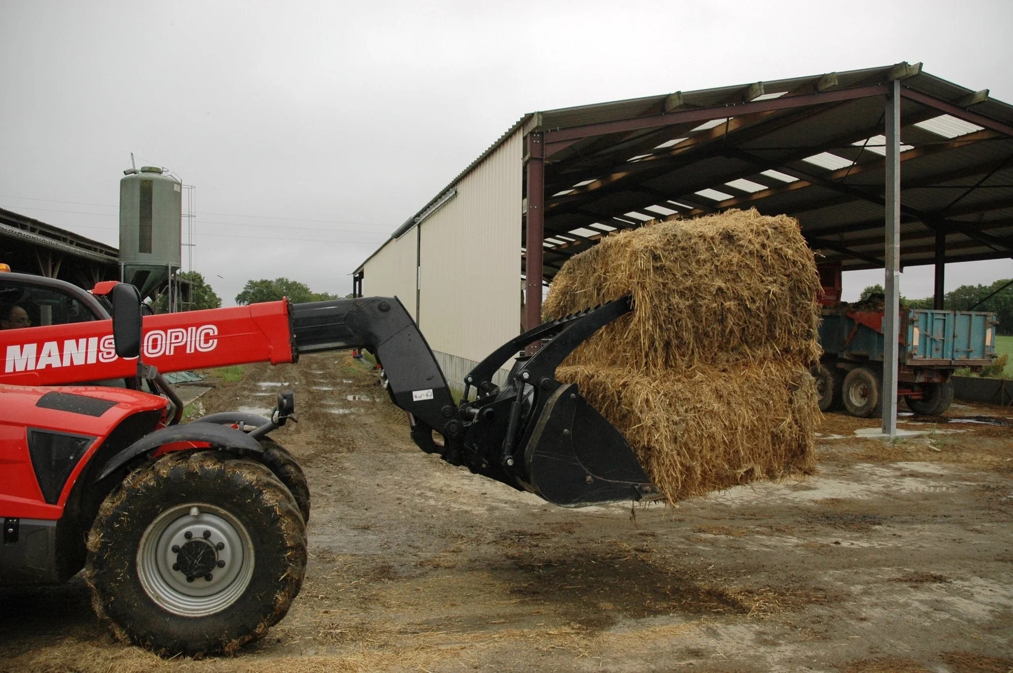 application_bucket_agricultural_bg_fo_manitou_014.jpg