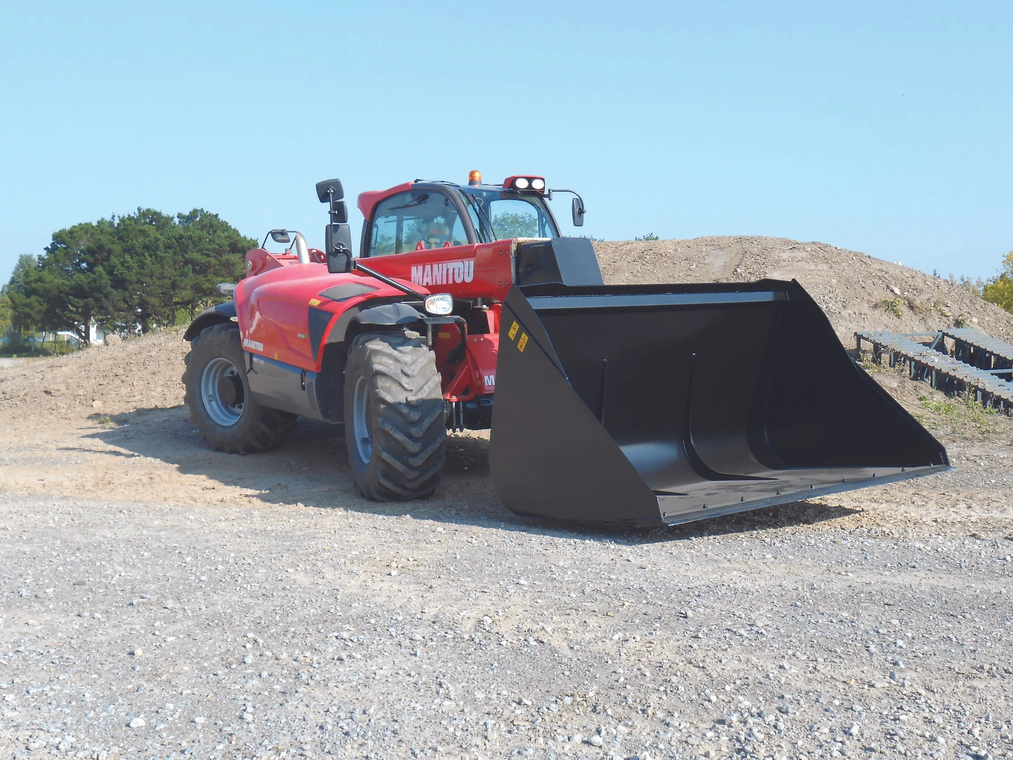 application_bucket_light_material_blm_manitou_001.jpg
