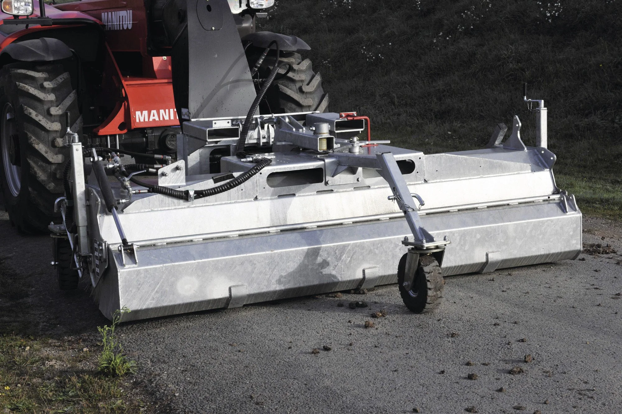 application_sweeper_cleaner_2in1_scc_manitou_004.jpg